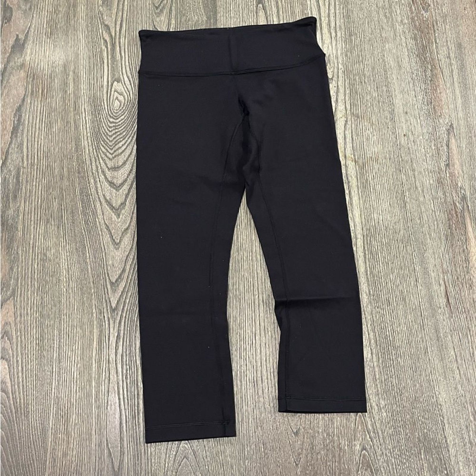 Vintage Lululemon Wunder Train Capri Leggings Stretch Black Size 6 Size 28" / US 6 / IT 42 - 1 Thumbnail