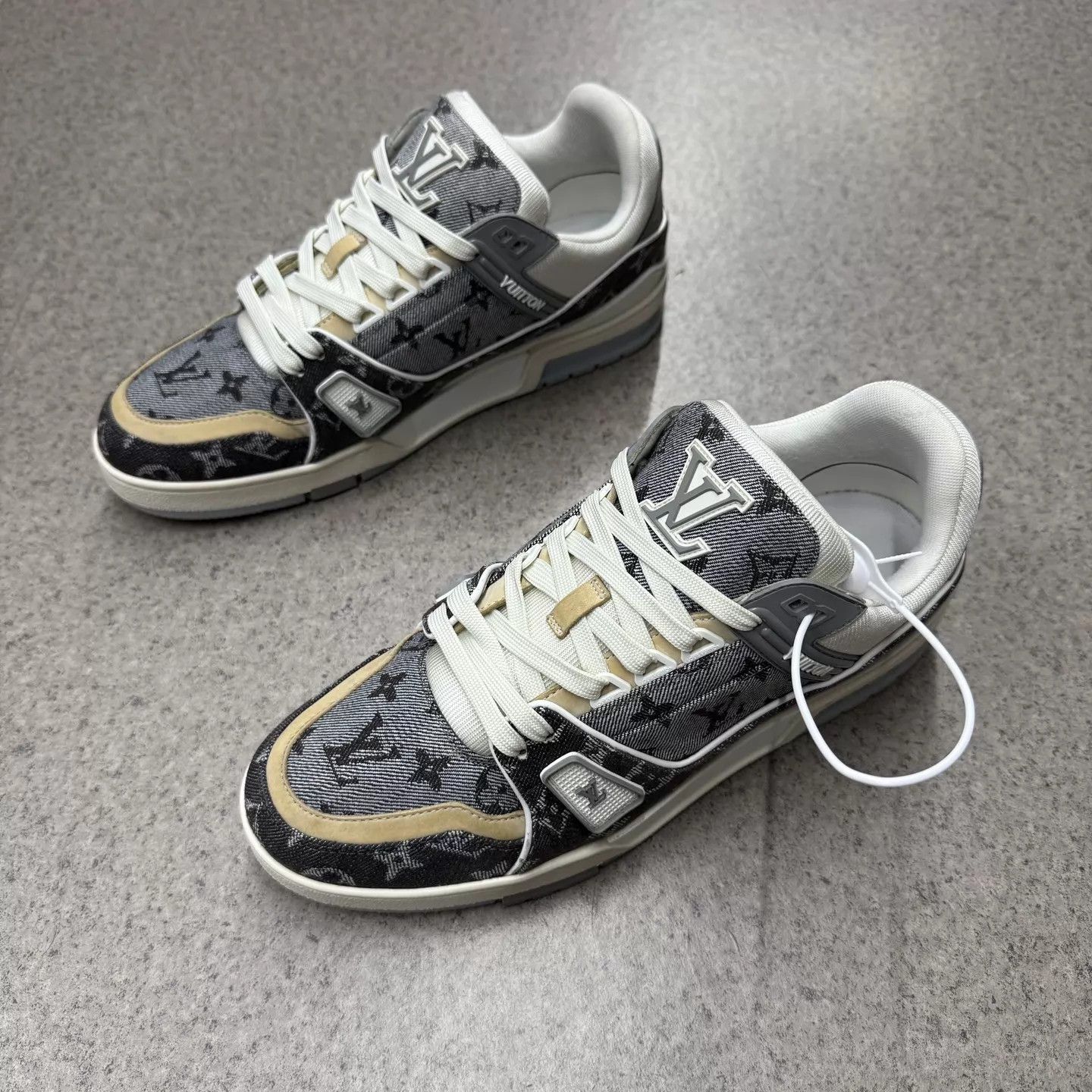 Louis Vuitton LV Trainer Gray White Monogram Denim 8/42 98 New Size US 9 / EU 42 - 5 Thumbnail