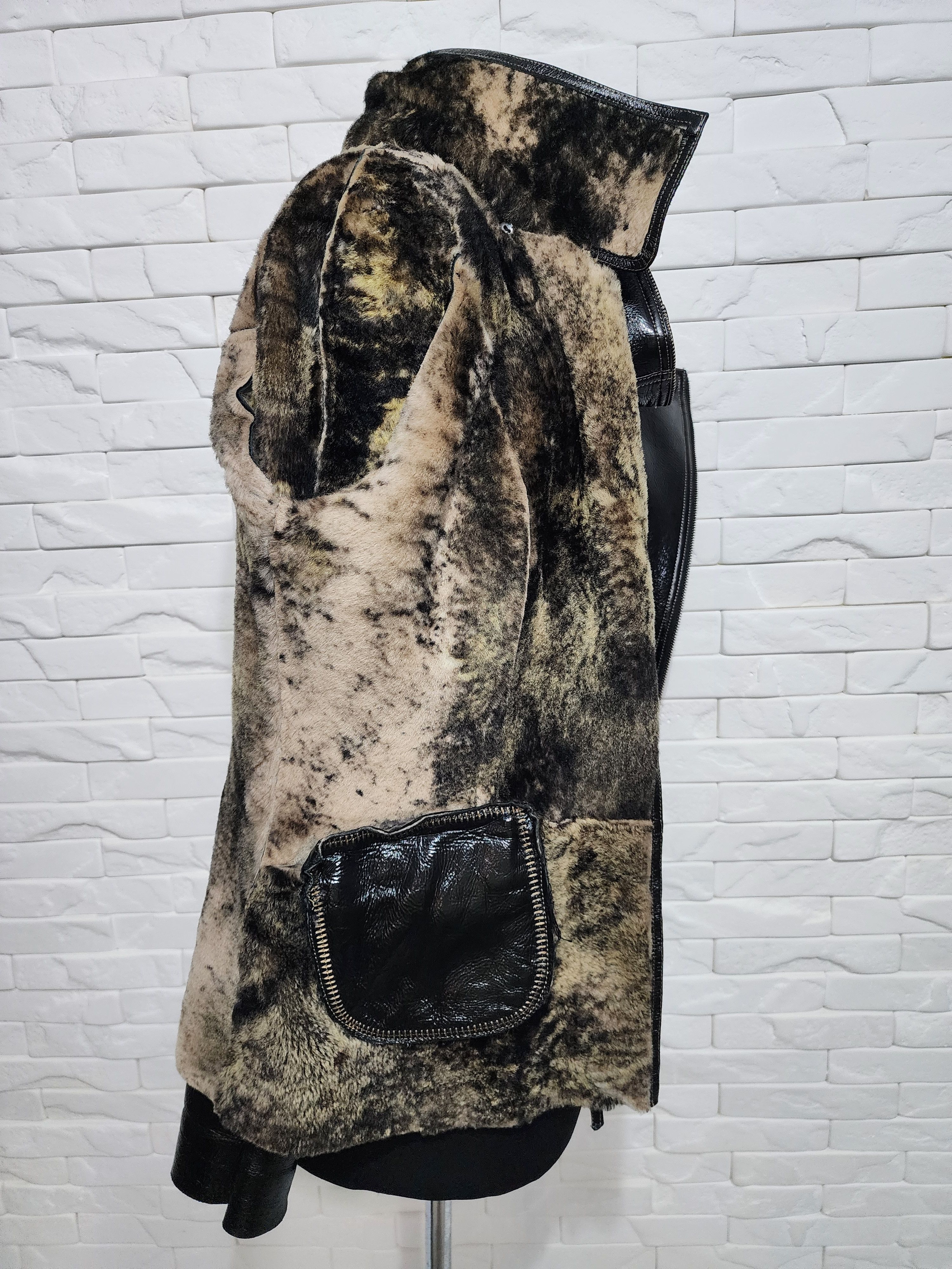 Genuine Leather Black sheepskin coat with a metal zipper and hood. Size L / US 10 / IT 46 - 9 Thumbnail