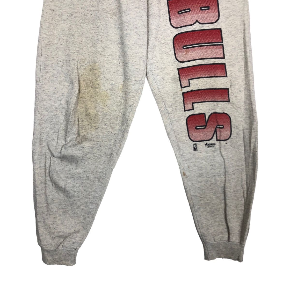 Japanese Brand 🔥90’s Chicago Bulls Sweatpants Big Logo Streetwear Size US 32 / EU 48 - 4 Thumbnail