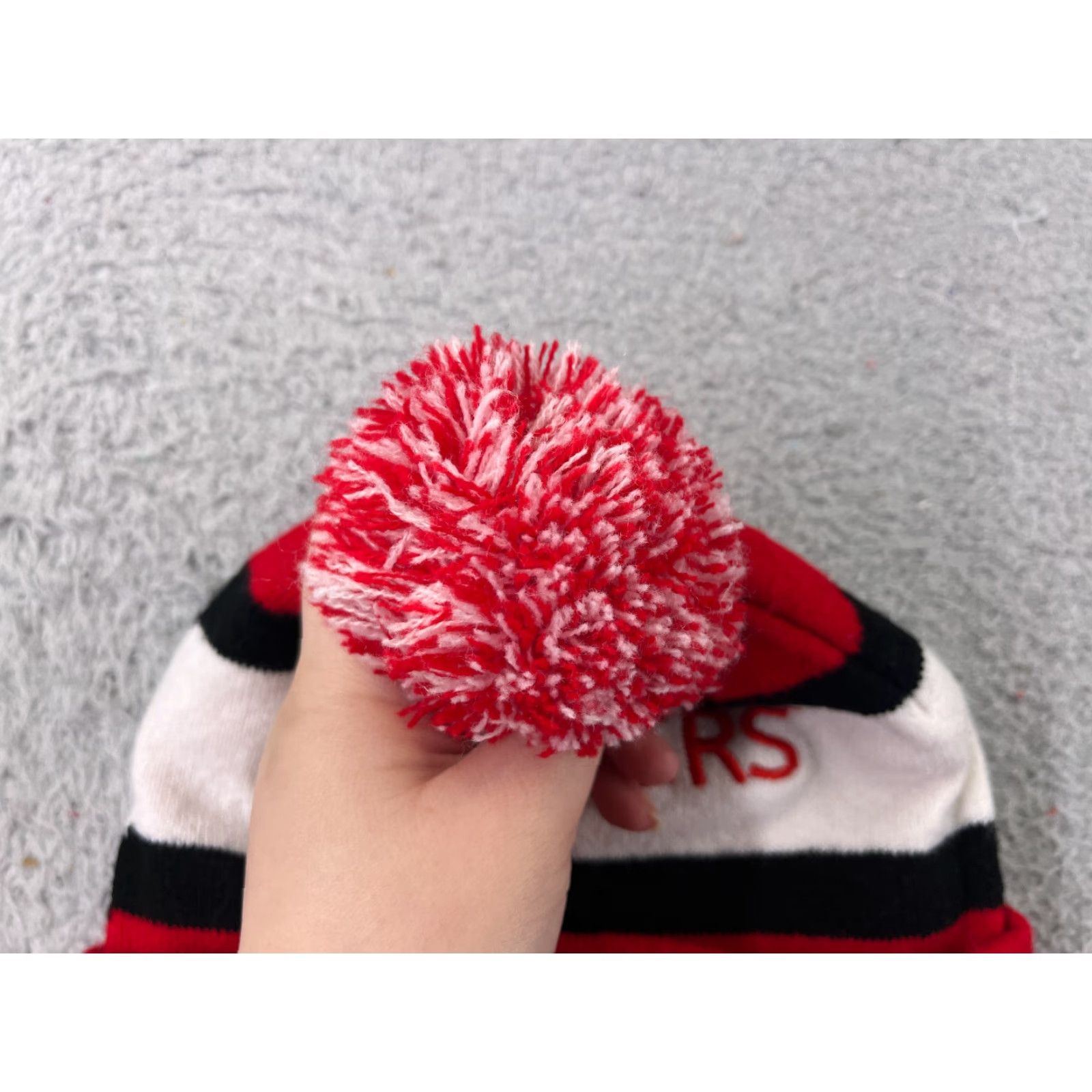 Vintage Rogers Hometown Hockey Beanie Toque Adult One Size Red Acrylic Blend Knit Pom Hat Mens Size ONE SIZE - 3 Thumbnail