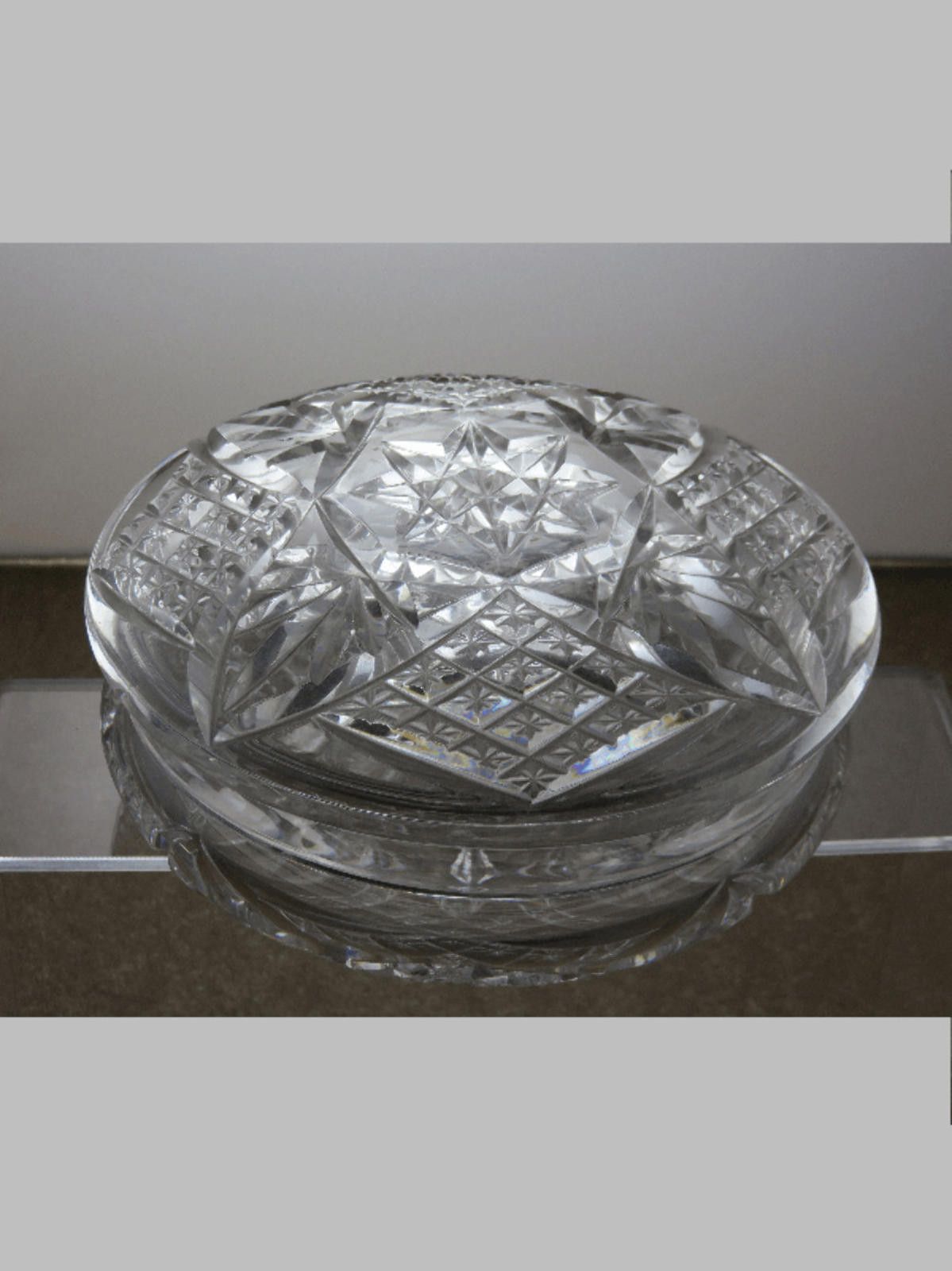 The Unbranded Brand Hand Cut Lead Crystal Storage Round Trinket Box 2 1/2" Size ONE SIZE - 1 Thumbnail