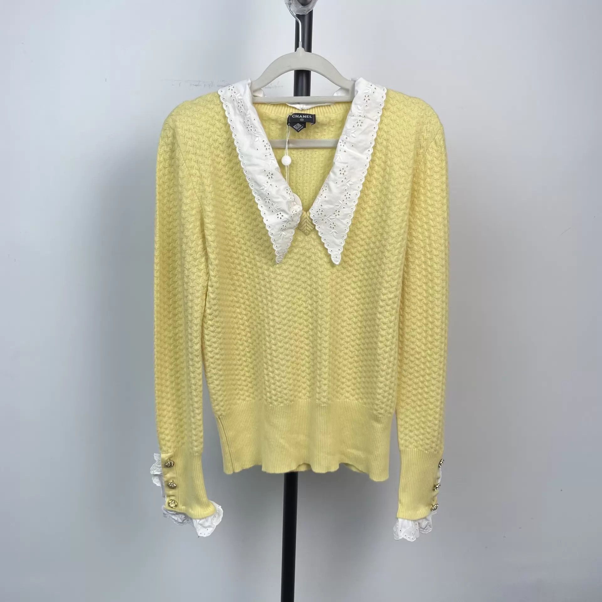 Chanel Chanel 24A Lemon-White Lace Trim V-Neck Cashmere Top 34 Size XS / US 0-2 / IT 36-38 - 1 Thumbnail