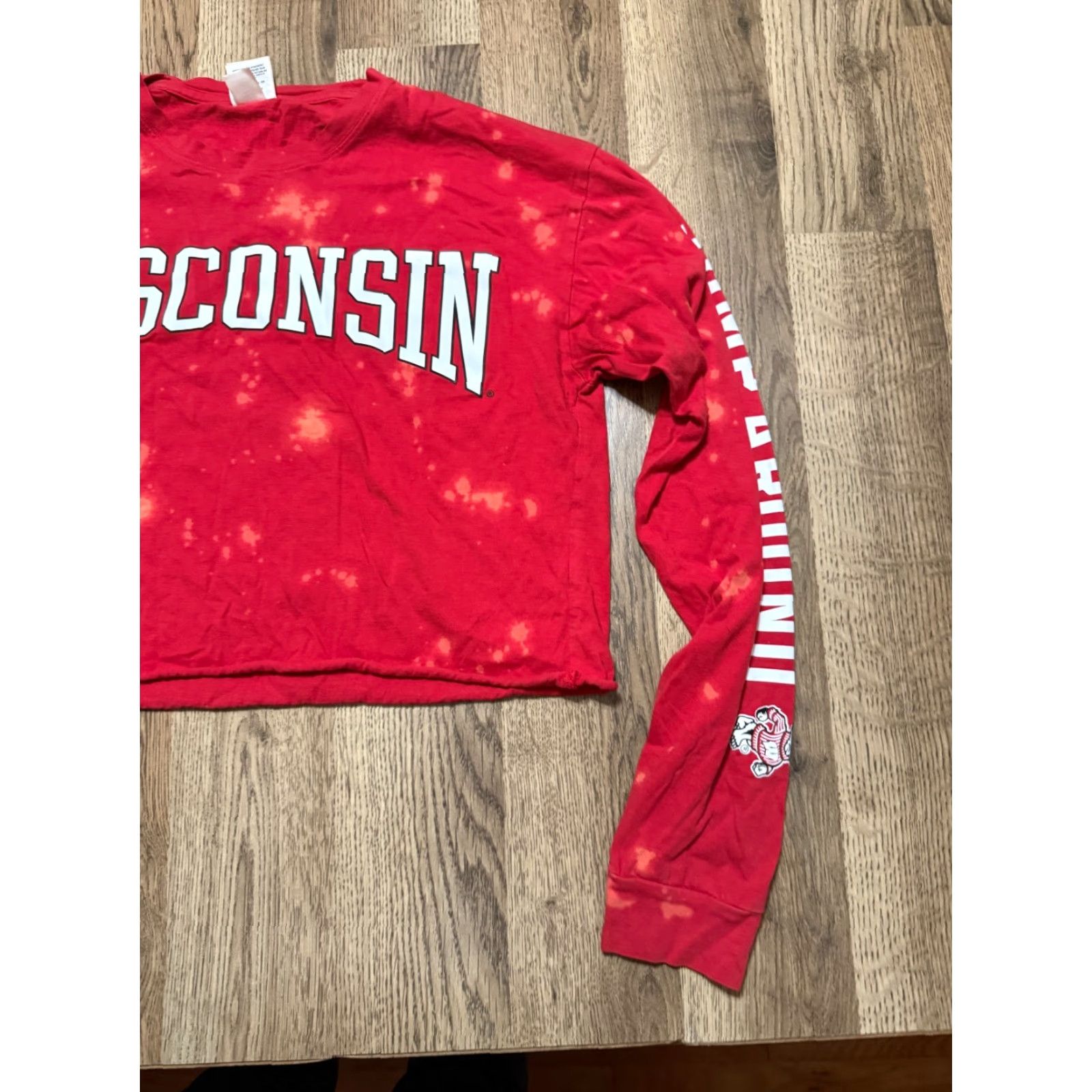 Victoria's Secret Victoria's Secret Shirt Womens XS Red Crop Bleach Spots Wisconsin Badgers Size XS / US 0-2 / IT 36-38 - 4 Thumbnail