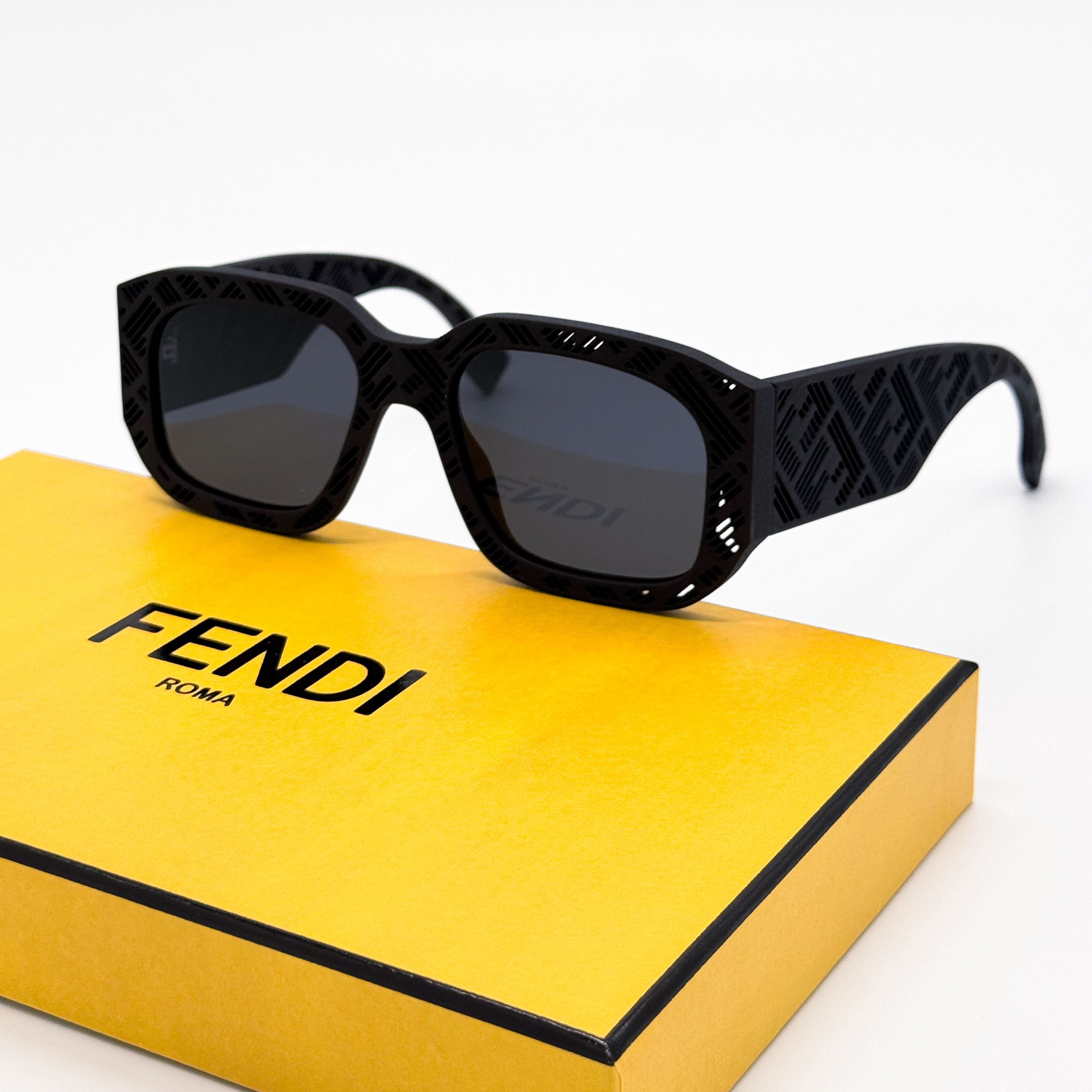 Fendi NEW FENDI FE40113I 02A MATTE BLACK UNISEX SUNGLASSES FENDI Size ONE SIZE - 1 Thumbnail