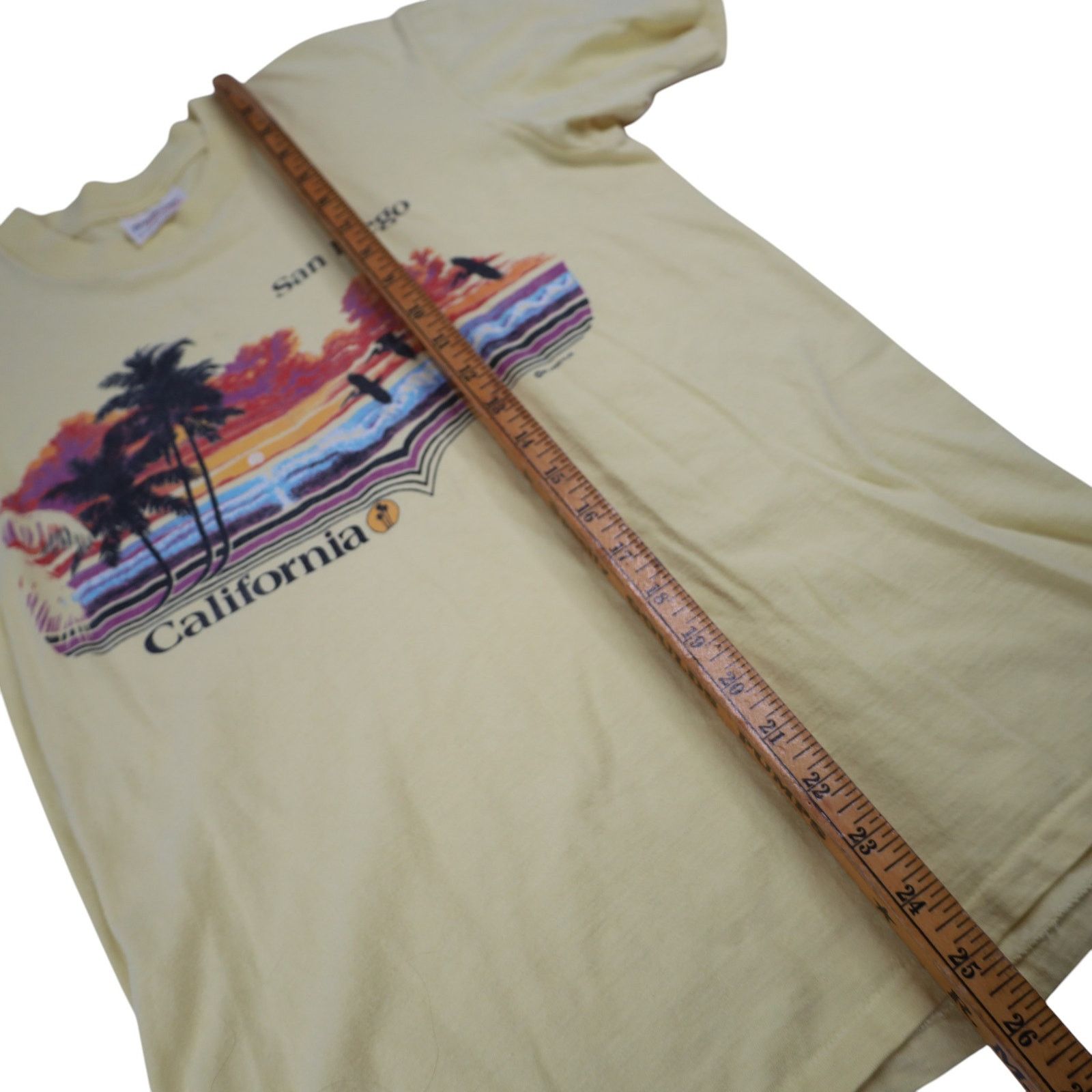 Vintage Vintage '82 San Diego California Graphic Tourist T Shirt Size US M / EU 48-50 / 2 - 9 Thumbnail