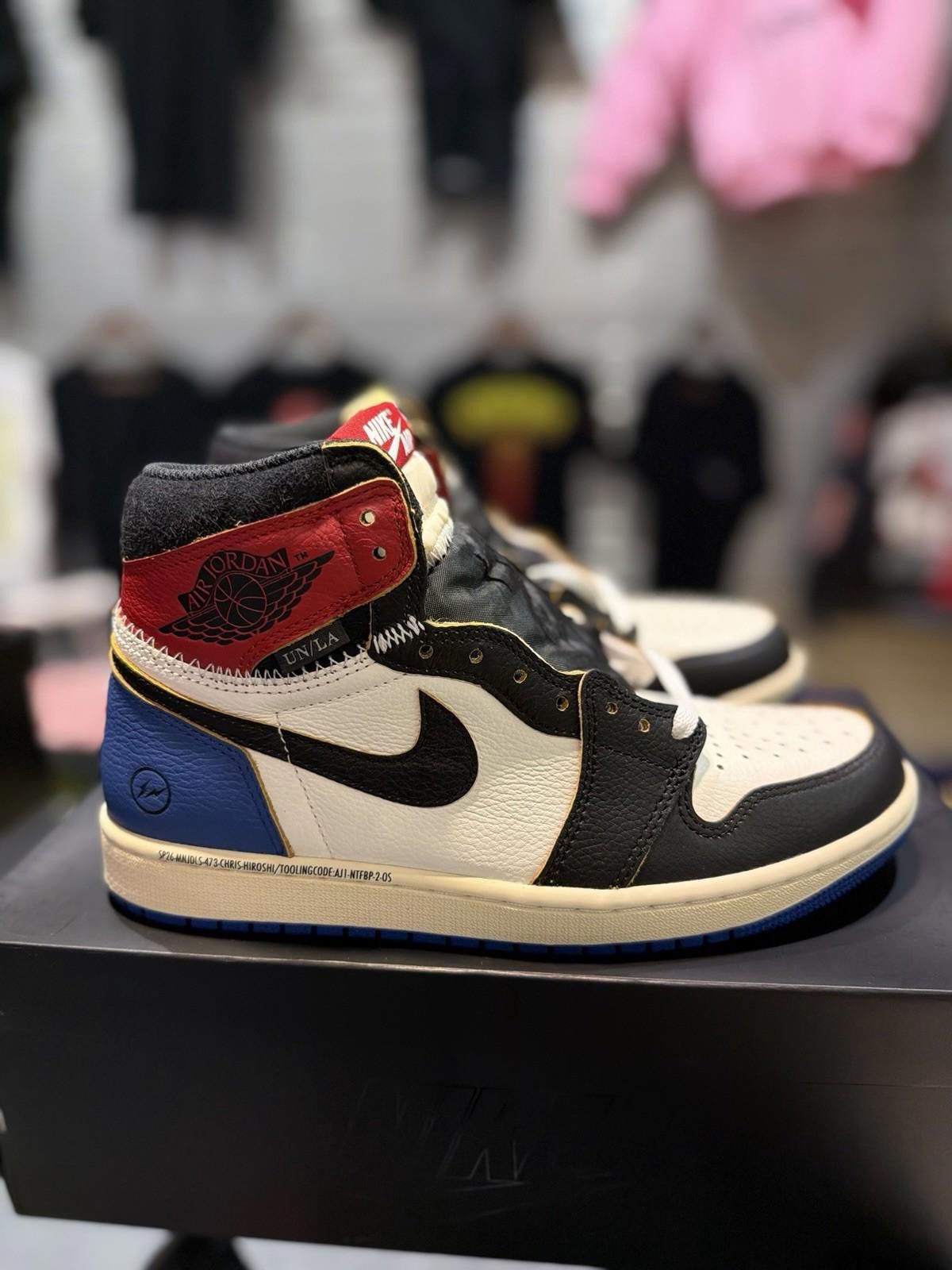 Jordan Brand Air Jordan 1 x Union x Fragment Black and Varsity Red (8.5) Size US 8.5 / EU 41-42 - 2 Thumbnail