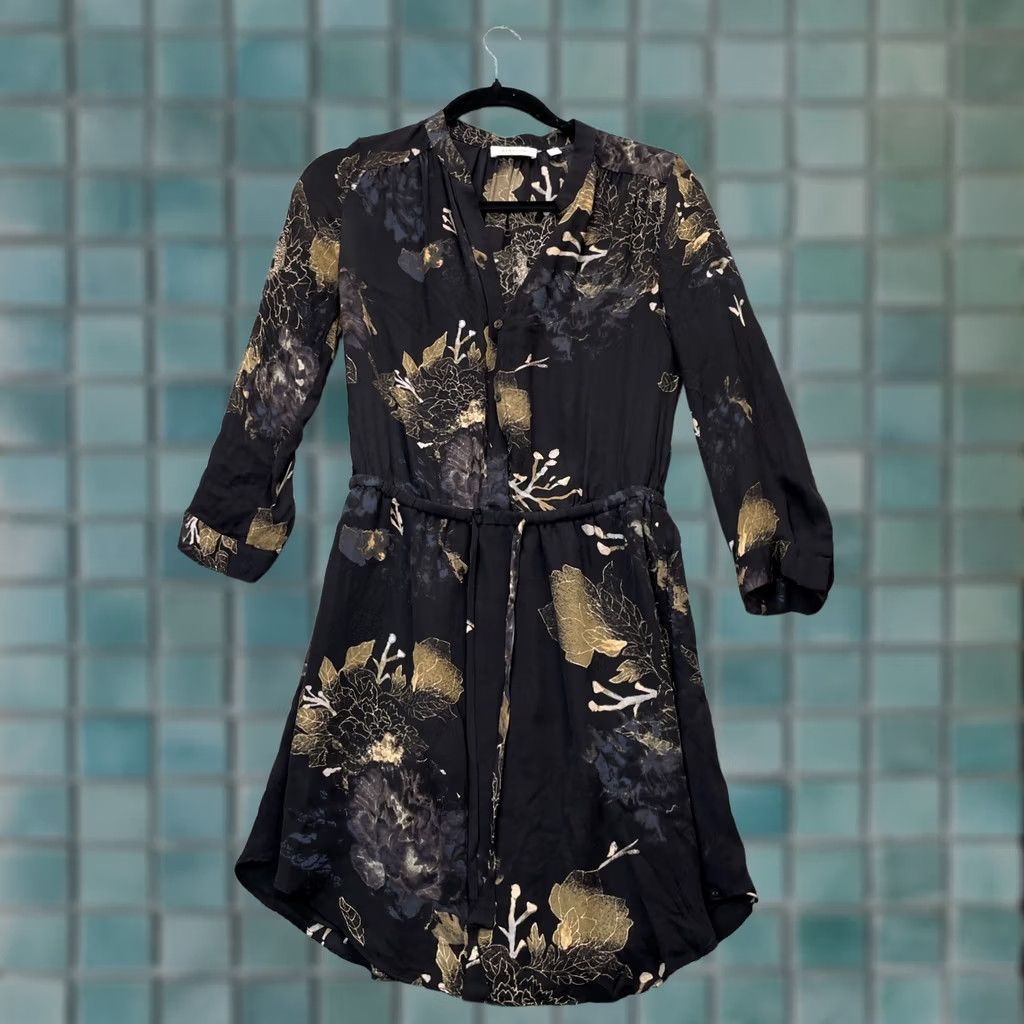 Aritzia Aritzia Dress Womens XS Black Babaton Bennett Floral V Neck Tie Waist Mini Shirt? Size XS / US 0-2 / IT 36-38 - 1 Thumbnail