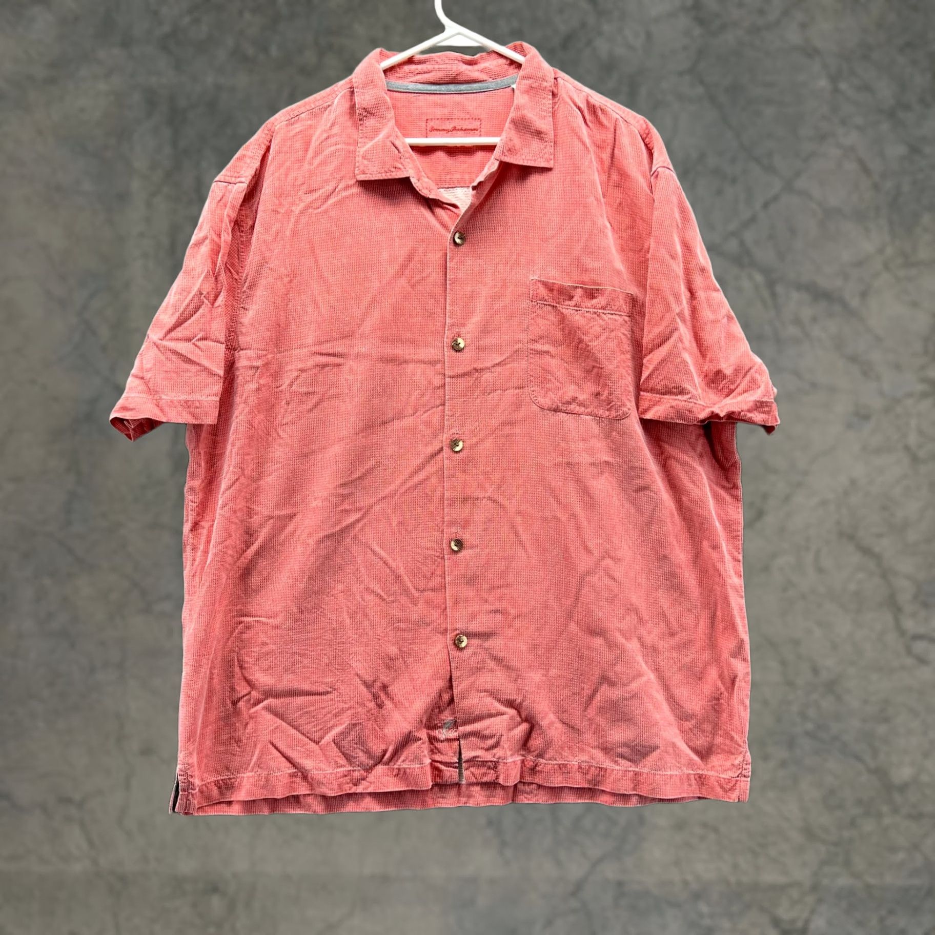 Tommy Bahama VINTAGE Tommy Bahama Shirt Men XXL Adult Pink Silk Button-Down Short Sleeve? Size US XXL / EU 58 / 5 - 1 Thumbnail