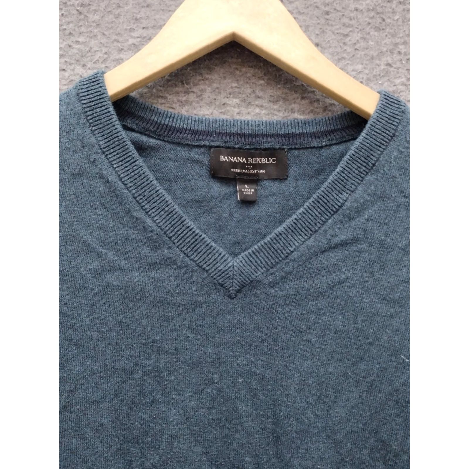 Banana Republic VINTAGE Banana Republic Sweater Mens L Blue/Green Pullover V-Neck 100% Merino Wool Knit - Solid, All Seasons, 90s Classic Mens Size US L / EU 52-54 / 3 - 3 Thumbnail