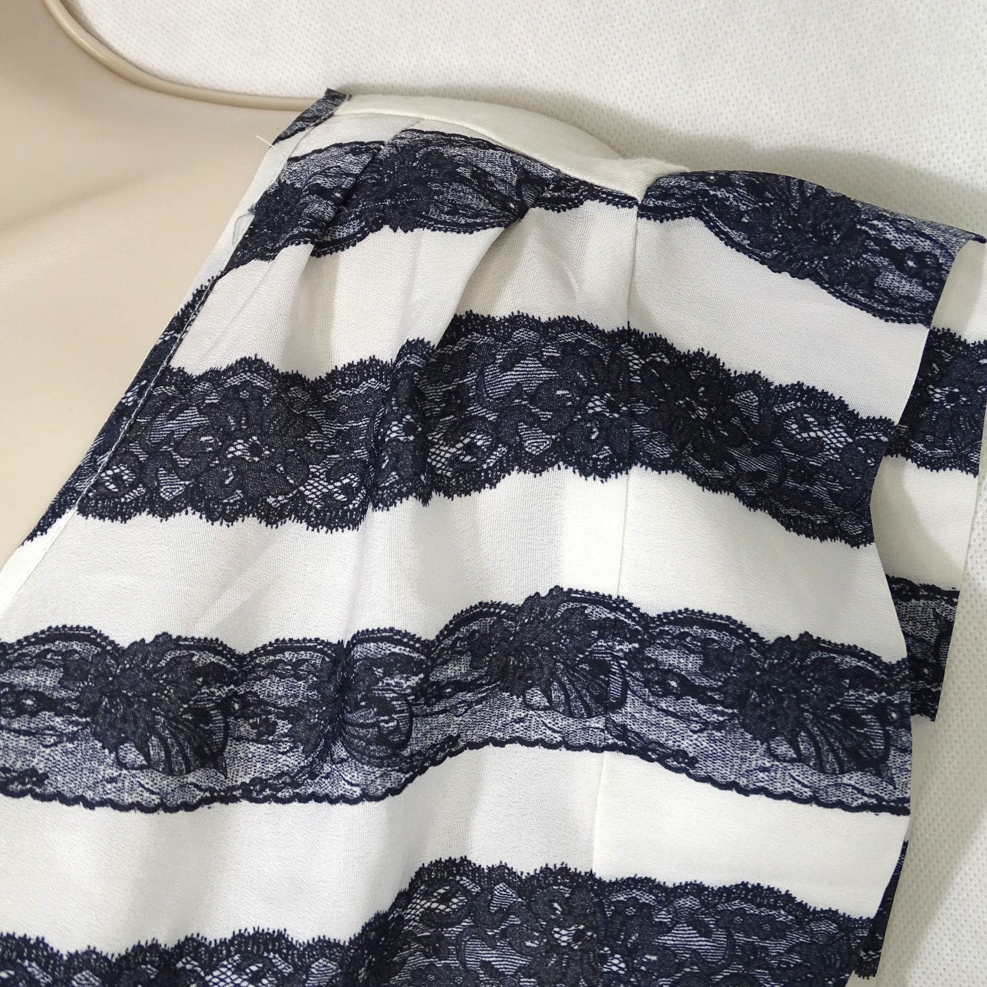 Express Express Striped Lace Print Short Sleeve Top Women Size L Size L / US 10 / IT 46 - 2 Thumbnail