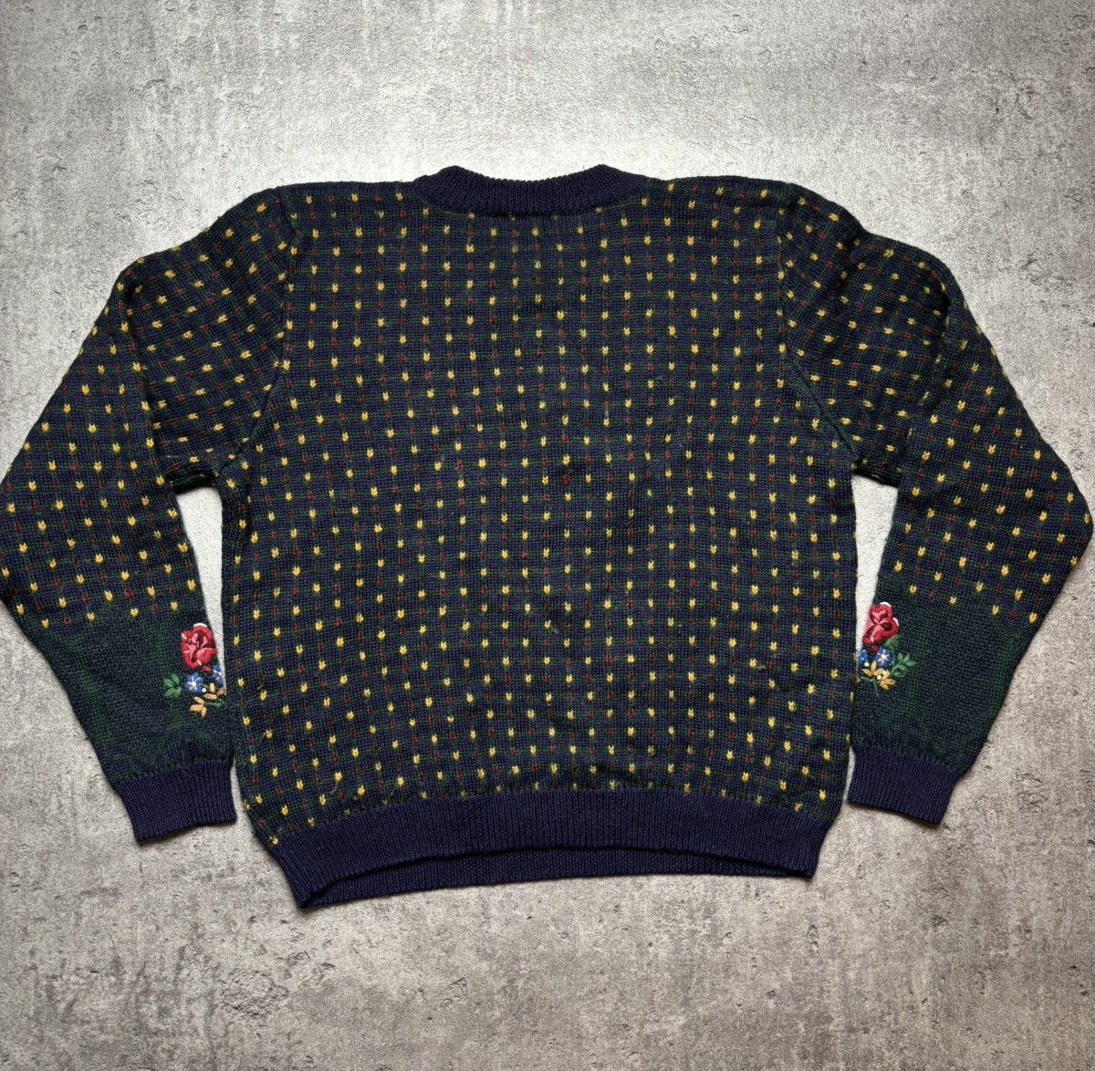 Vintage Vintage Woman’s Avant Garde Embroidered Flowers Sweater Size L / US 10 / IT 46 - 6 Thumbnail