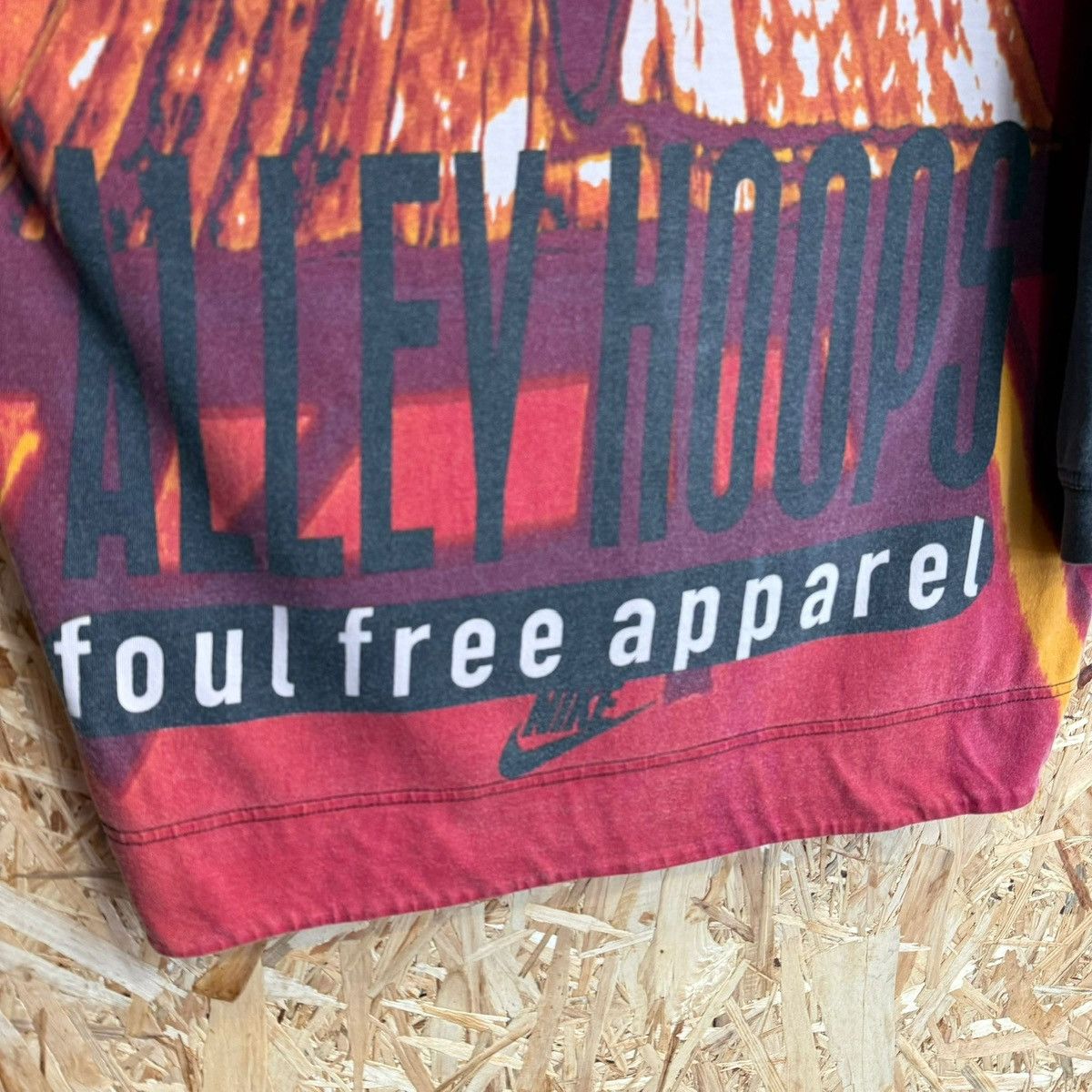 Nike Vintage Nike Foul Free Apparel 1994 Tee T-Shirt Size US S / EU 44-46 / 1 - 4 Thumbnail