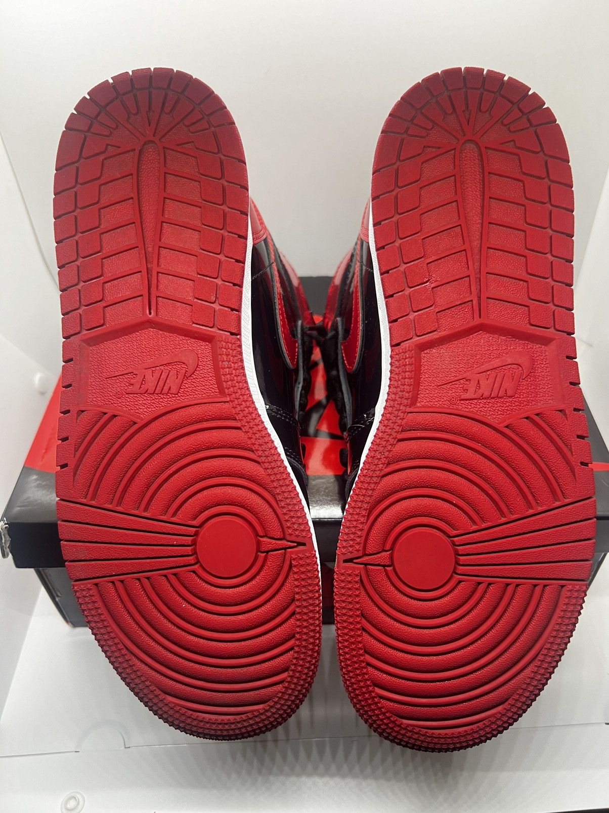 Jordan Brand × Nike Air Jordan 1 Retro High OG Patent Bred (GS) Size US 7 / EU 40 - 6 Thumbnail