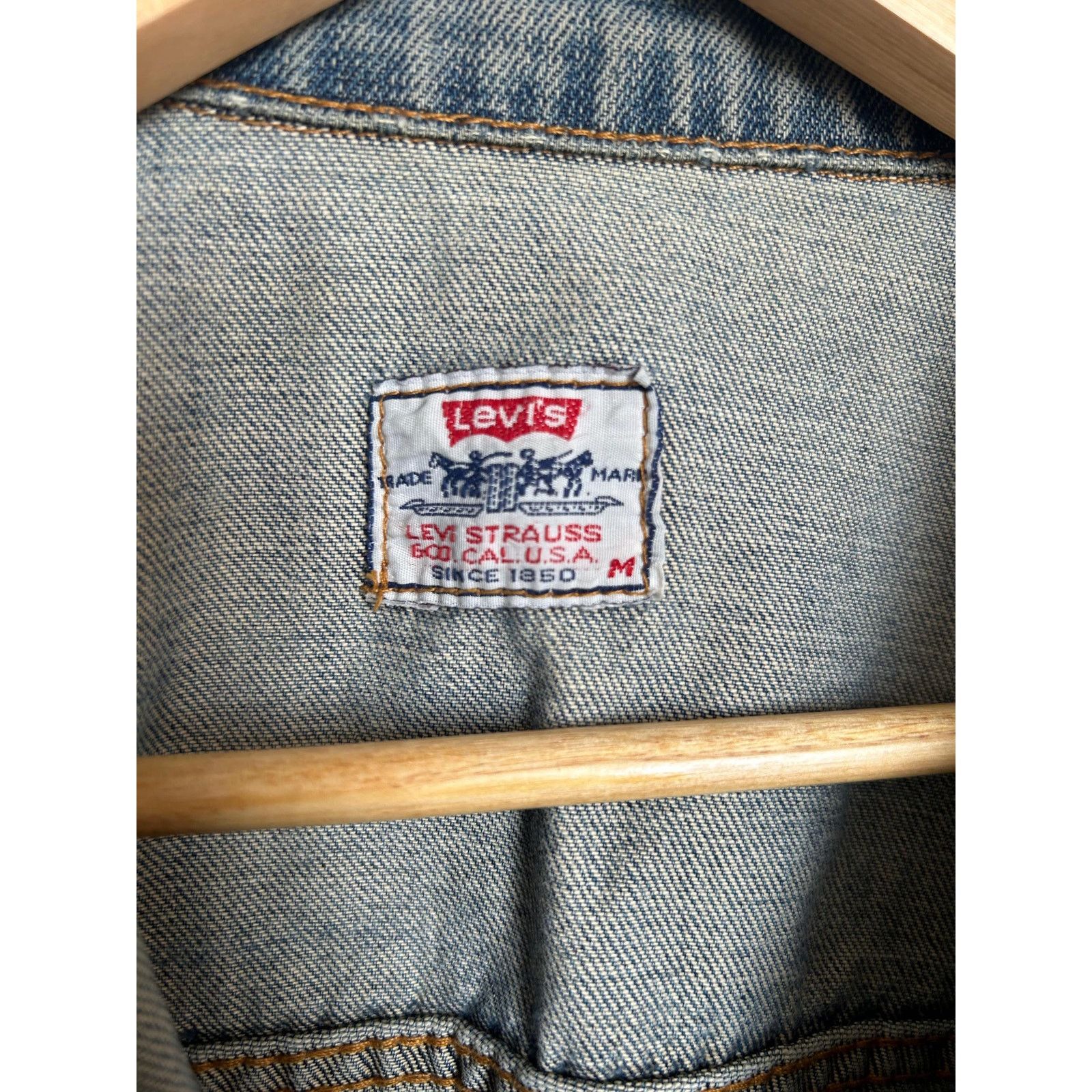 Levi's Levi's Cropped Denim Jacket M - Light Wash Red Tab Vintage Size US M / EU 48-50 / 2 - 6 Thumbnail