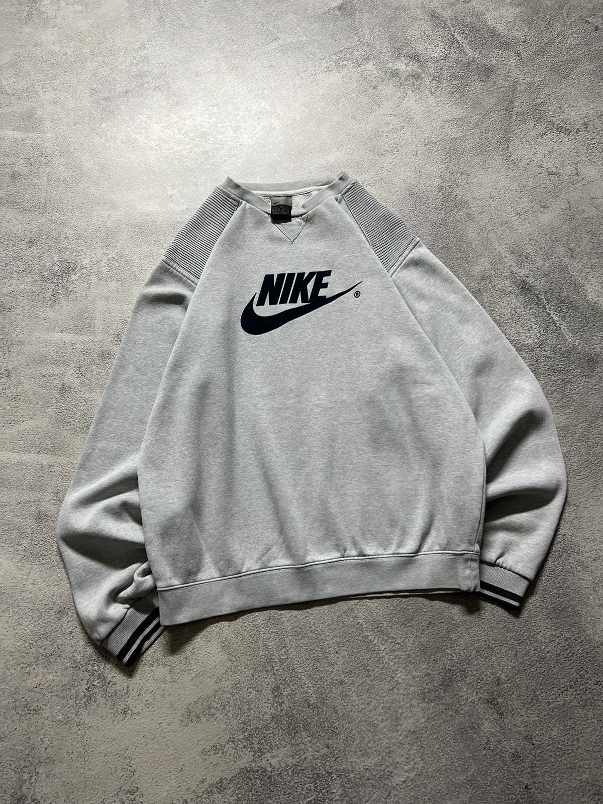 Vintage Vintage Y2k Nike 🩶 Velour Spell Out Big Logo Sweatshirt 90’s Size US S / EU 44-46 / 1 - 2 Thumbnail