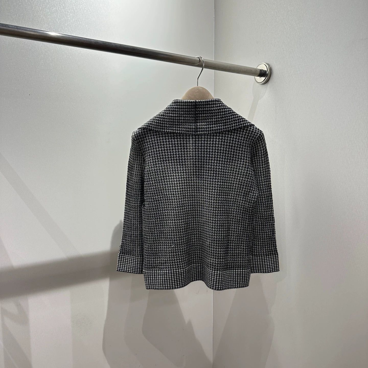 Dior CD apr493 houndstooth bee bow collar knit sweater 38 wool Size S / US 4 / IT 40 - 2 Thumbnail
