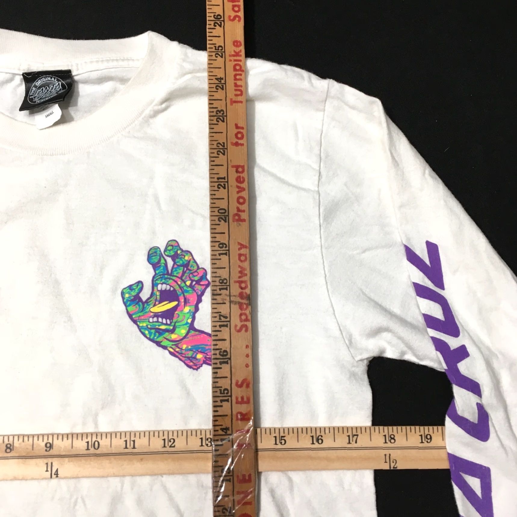 Vintage Santa Cruz SCREAMING HAND Shirt Graphic SMALL White Men XS Socks? Size US S / EU 44-46 / 1 - 5 Thumbnail