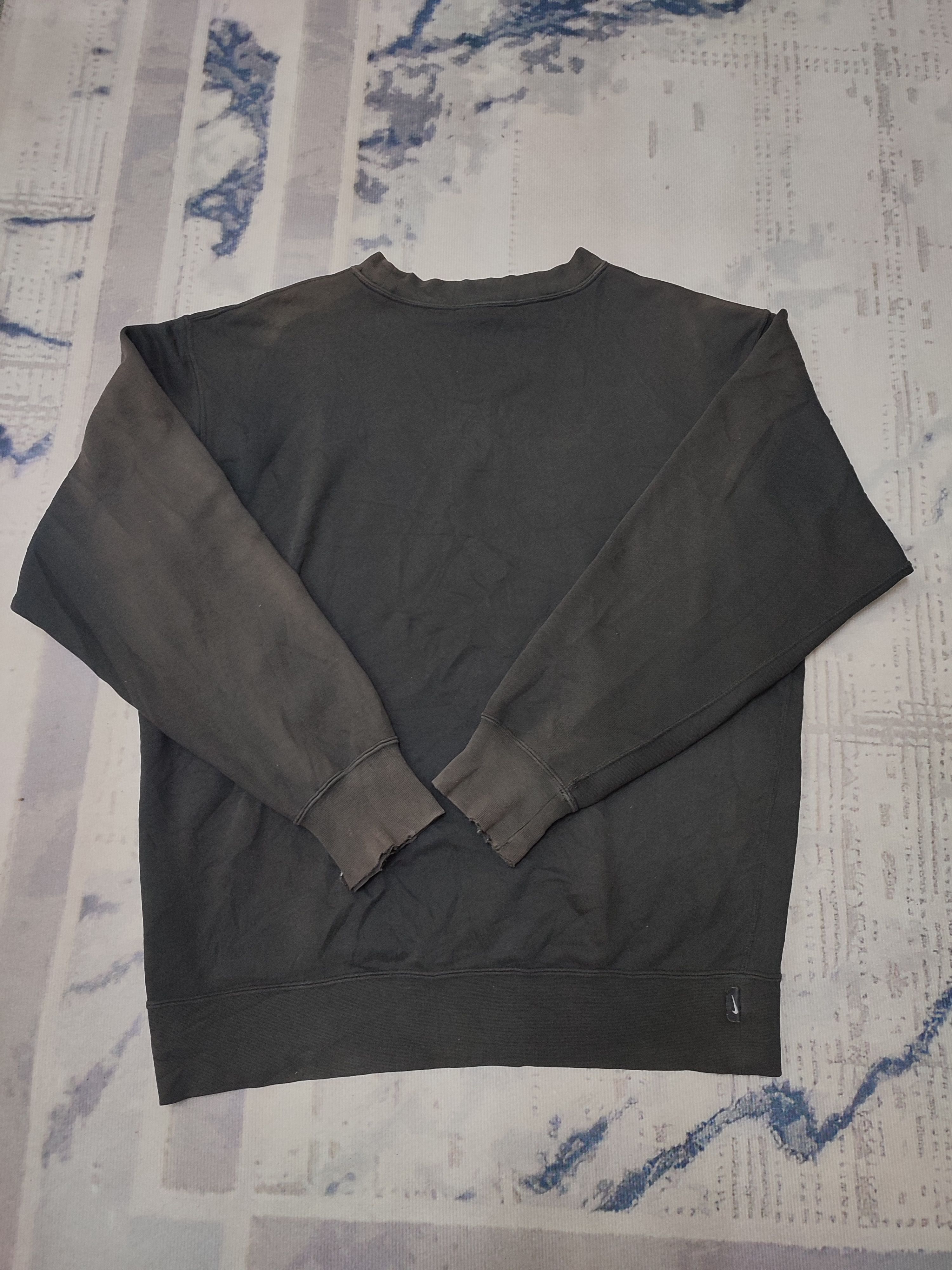 Nike CRAZY THRASHED NIKE Y2K SMALL LOGO SWEATSHIRTS RARE Size US L / EU 52-54 / 3 - 2 Thumbnail
