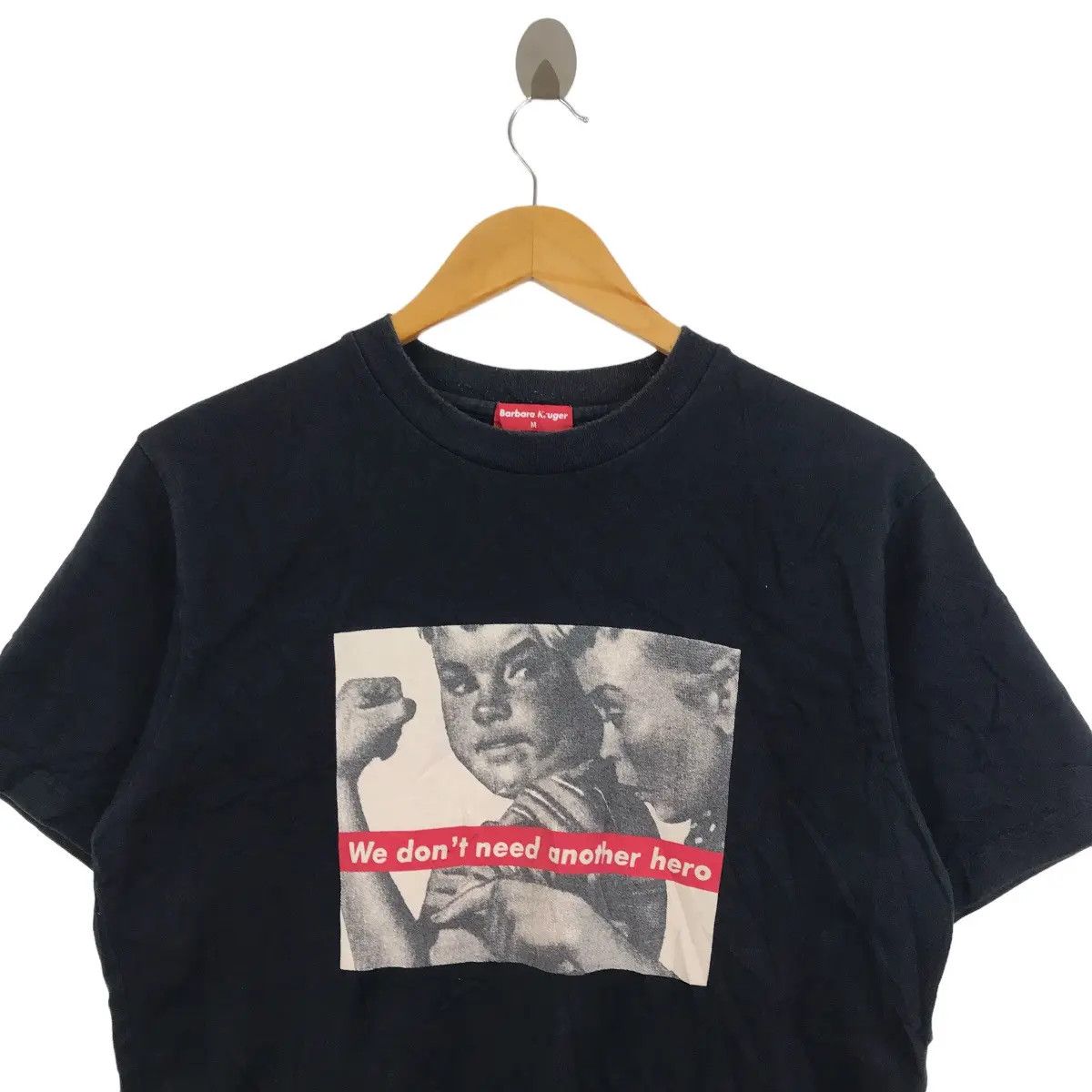 Barbara Kruger × Uniqlo BARBARA KRUGER x UNIQLO We Dont Need Another Hero Tee Shirt Size M / US 6-8 / IT 42-44 - 2 Thumbnail