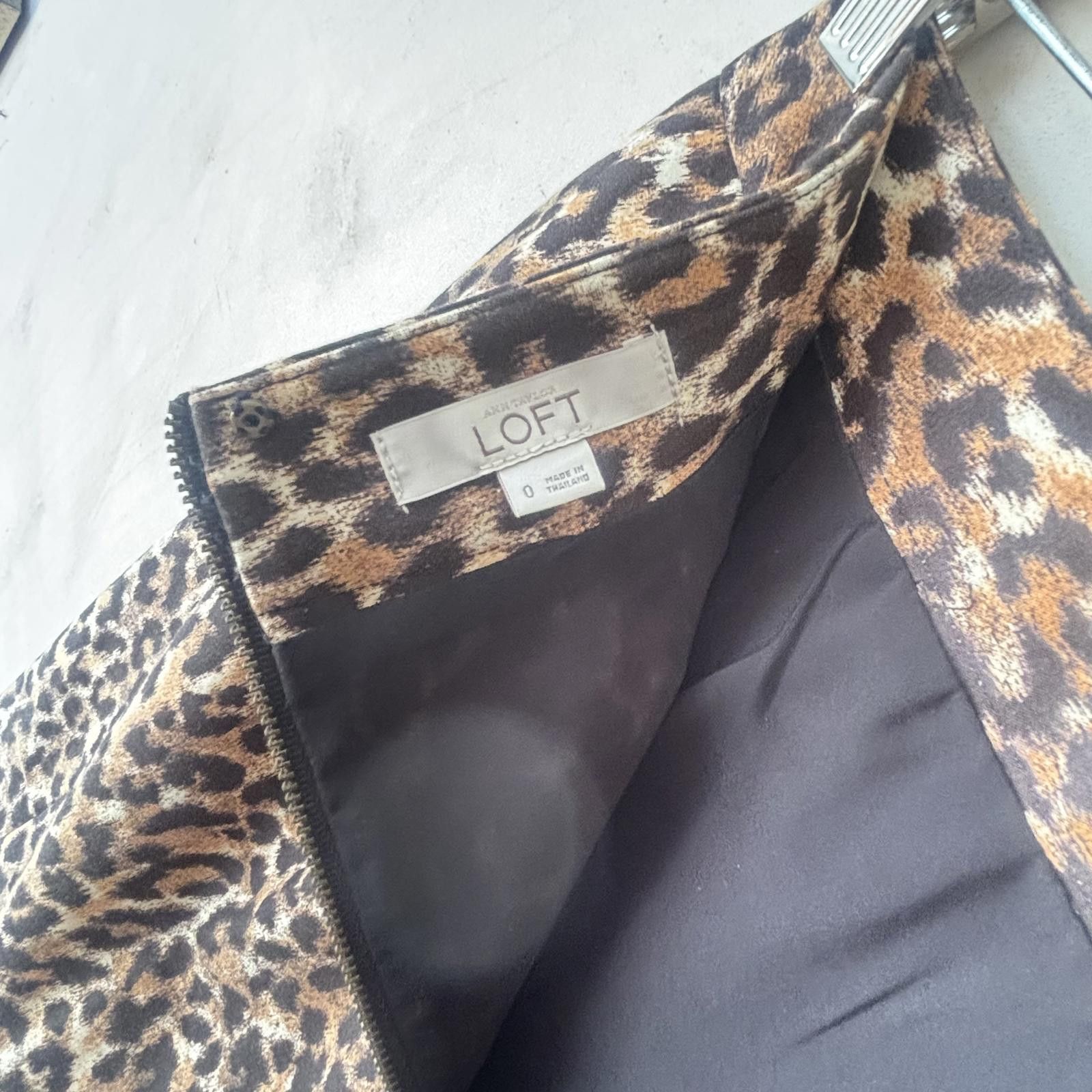 Other Loft Chic Leopard Print Pencil Skirt Size 26" / US 2 / IT 38 - 8 Thumbnail
