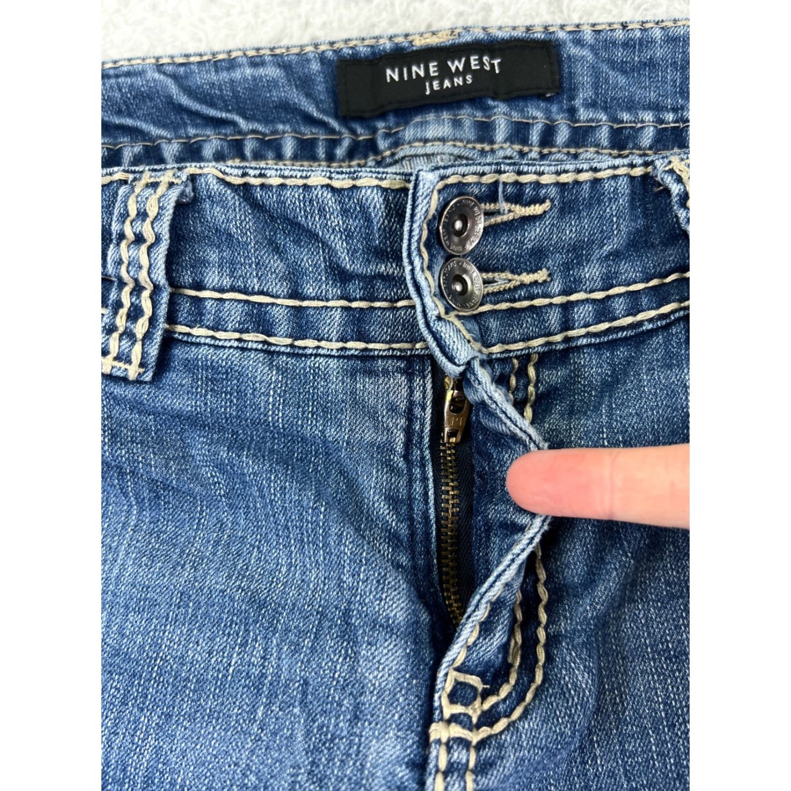 Nine West Nine West Jeans Womens 8 Blue Denim Bootcut 30x30 Regular Mid Wash Embellished Bling Logo 5-Pocket Designer American Classic Pattern Solid Size 30" / US 8 / IT 44 - 5 Thumbnail