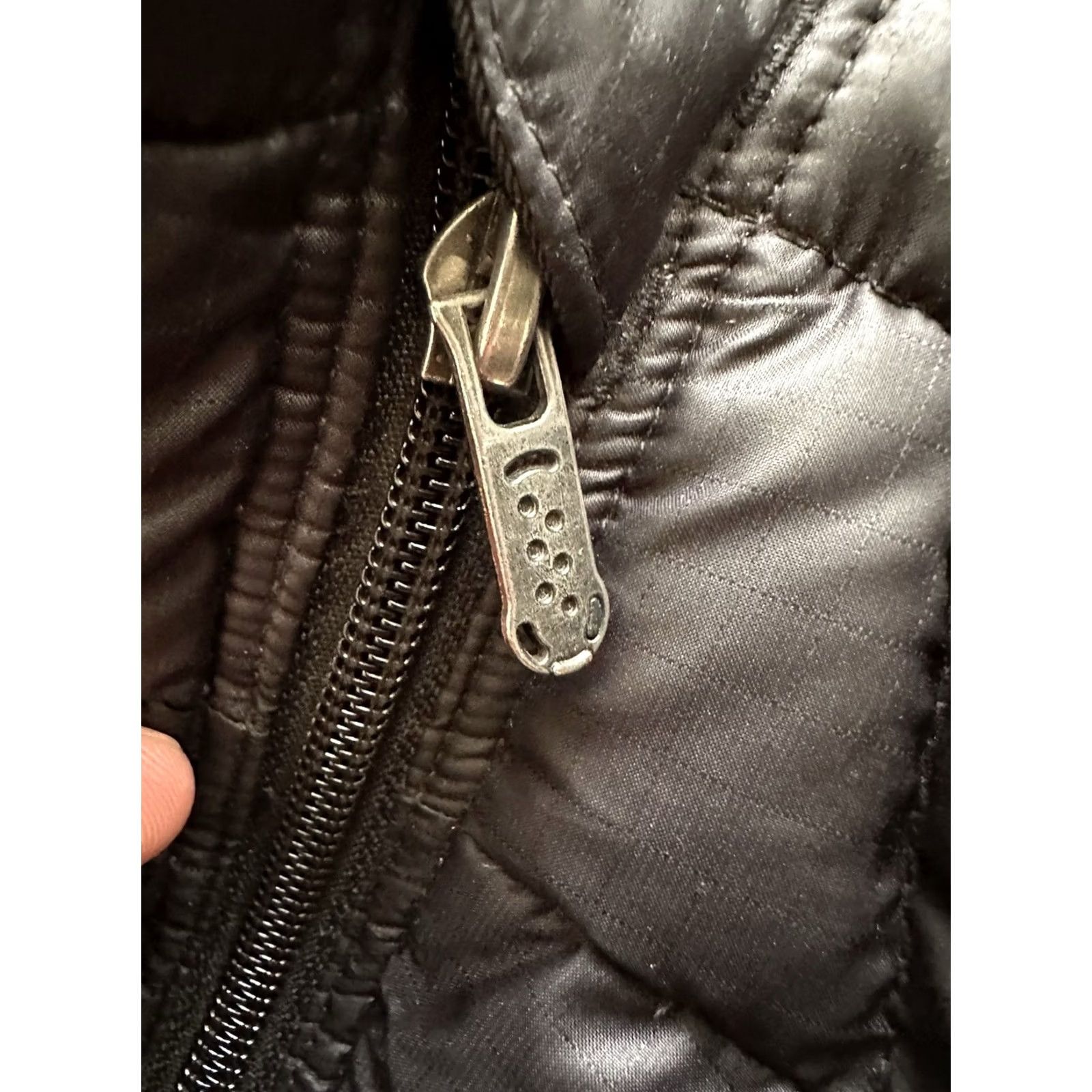Patagonia VINTAGE Patagonia Down Sweater Puffer Jacket Zip Bomber Men Sz L Black Full Zip Goose Down 26.5” Chest 28.5” Length Size US L / EU 52-54 / 3 - 5 Thumbnail