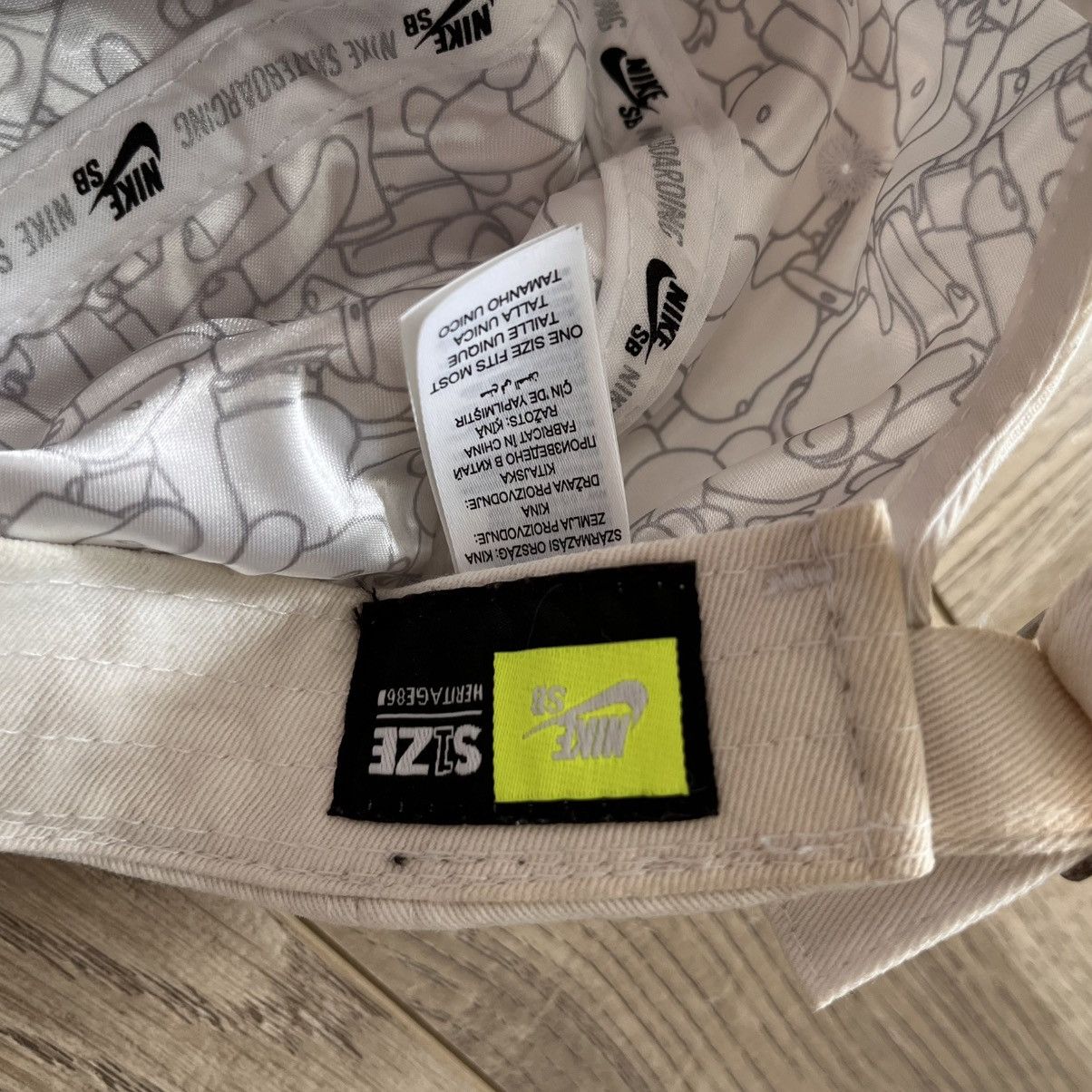 Medicom Toy × Nike × Nike SB Nike SB x Bearbrick Cap White Size ONE SIZE - 8 Thumbnail