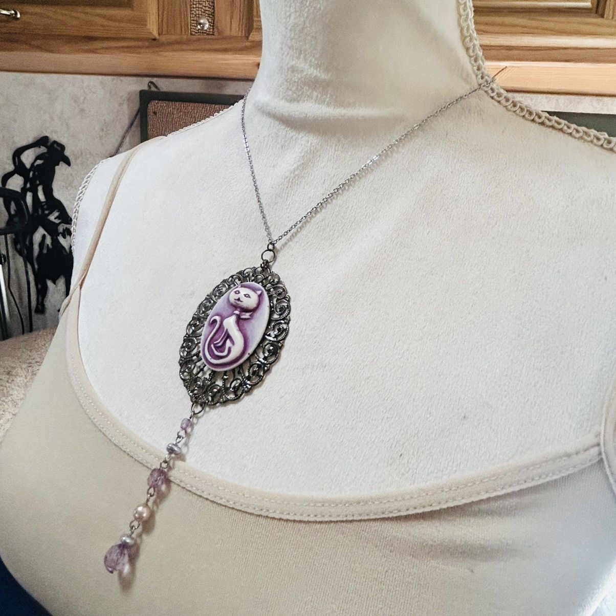 Handmade Handcrafted lilac sitting pretty kitty cat cameo necklace Size ONE SIZE - 3 Thumbnail