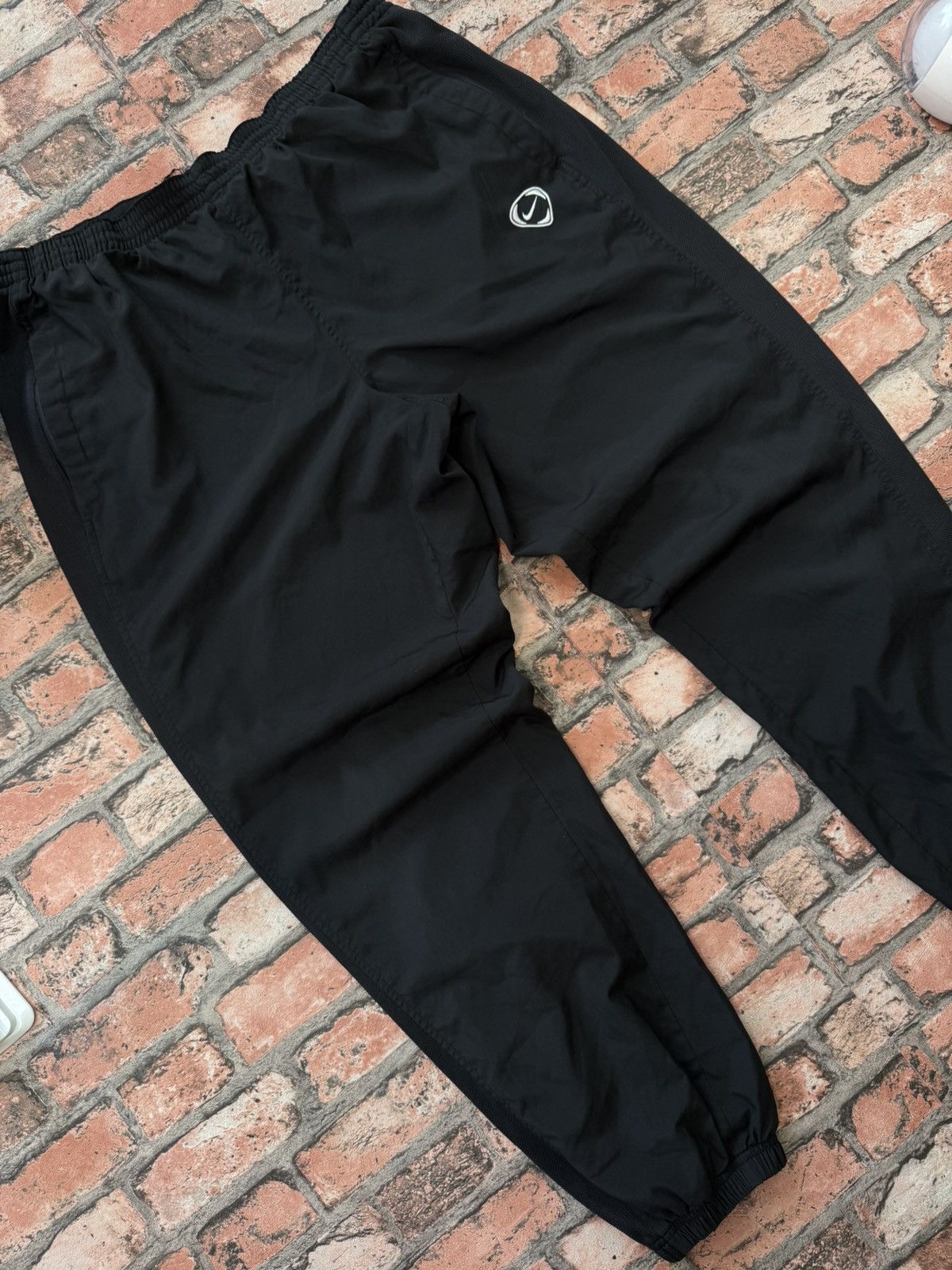 Nike 90’s NIKE RARE SWOOSH LOGO Y2K RETRO NYLON VINTAGE ZIP PANTS Size US 34 / EU 50 - 2 Thumbnail