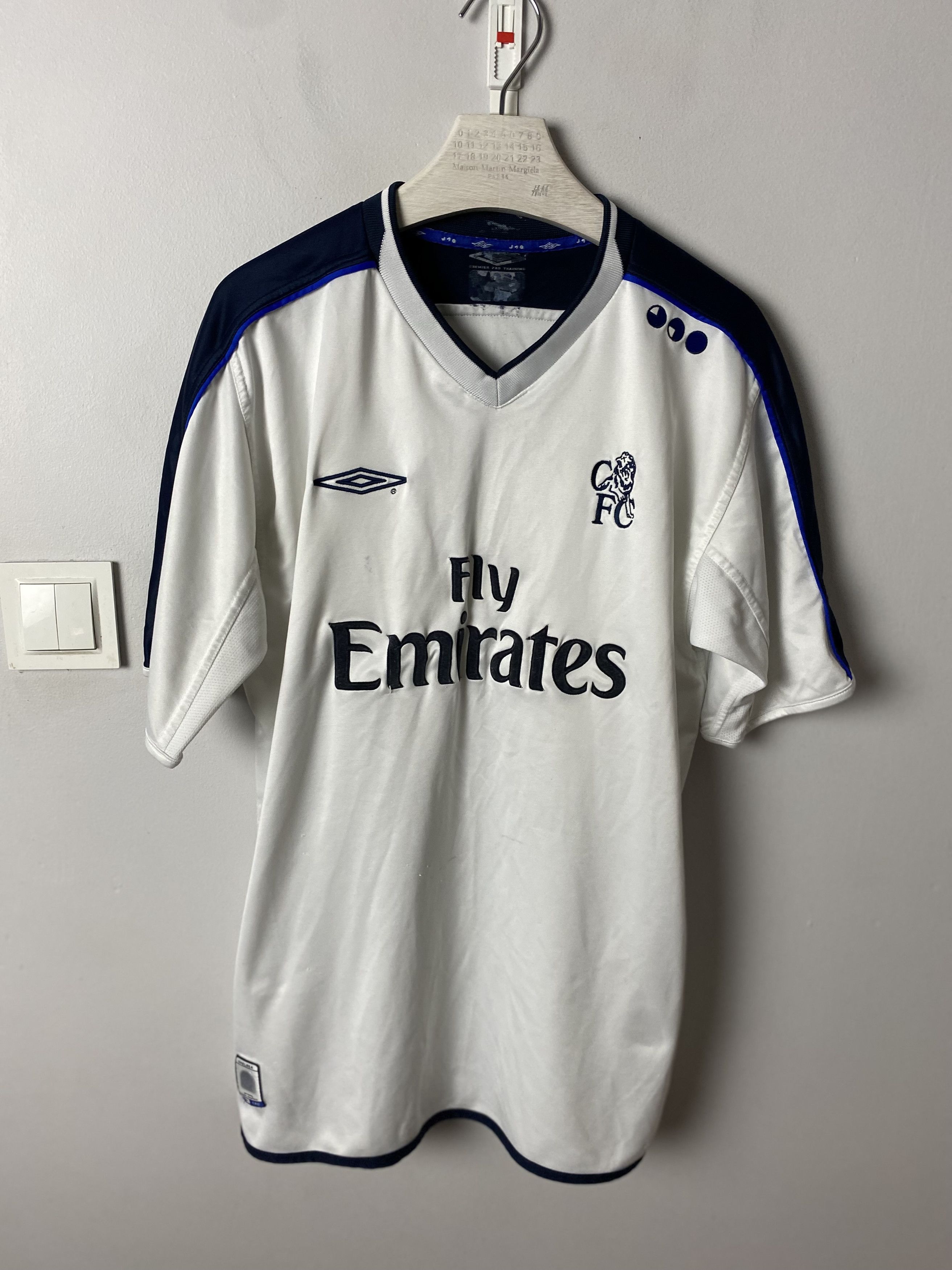 Vintage Umbro Chelsea FC 2004/05 Away Soccer Jersey (XL) – 2D Soccer