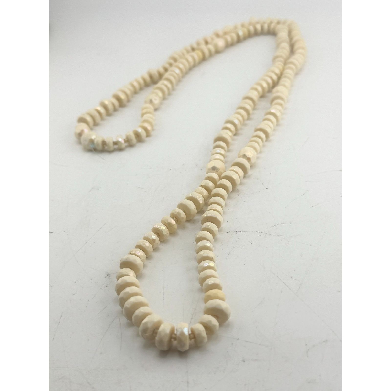 Vintage Vintage white plastic beaded necklace Size ONE SIZE - 2 Thumbnail