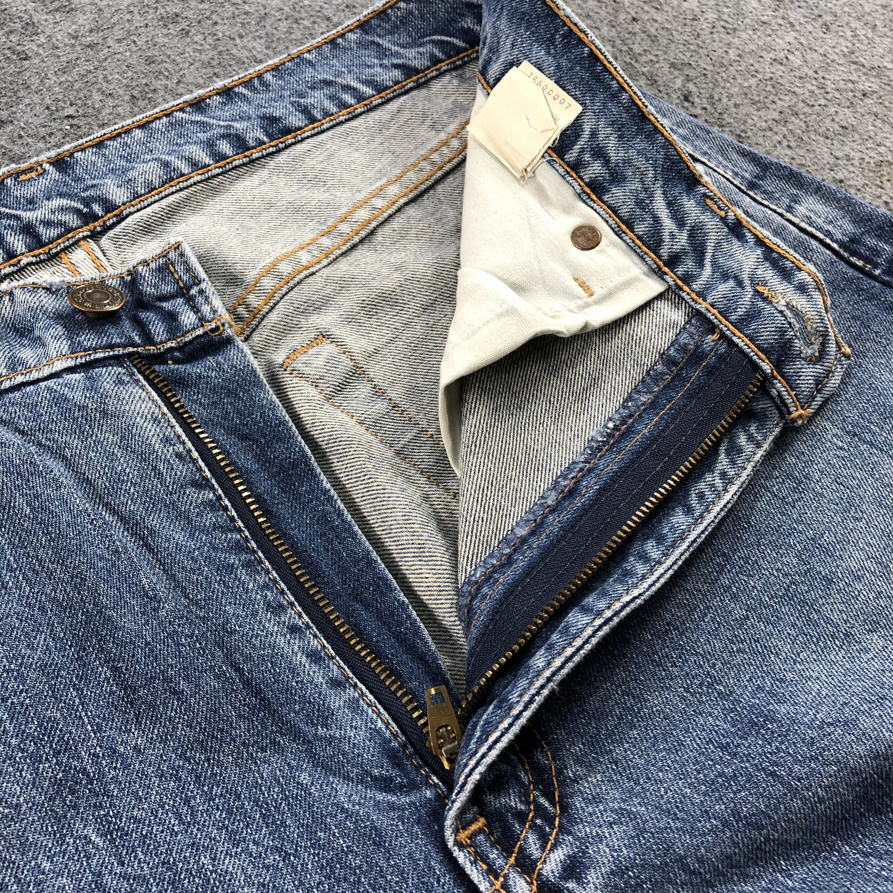 Levi's 90s Vintage Blue Wash Levis 519 Jeans-J1890 Size US 32 / EU 48 - 10 Thumbnail
