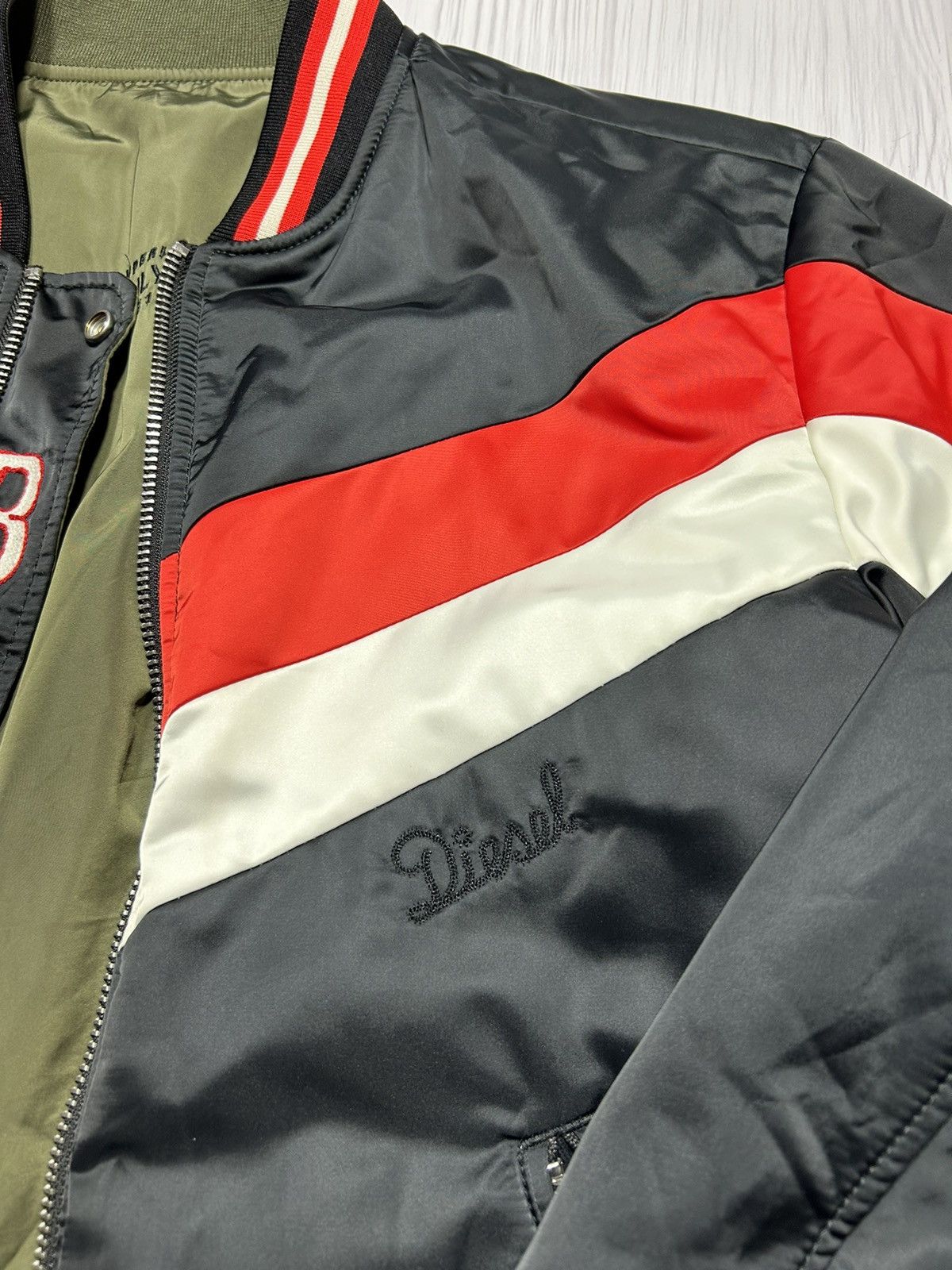 Diesel × Vintage DIESEL “BRAVES” Reversible Bomber Jacket Size XXL Size US XXL / EU 58 / 5 - 4 Thumbnail