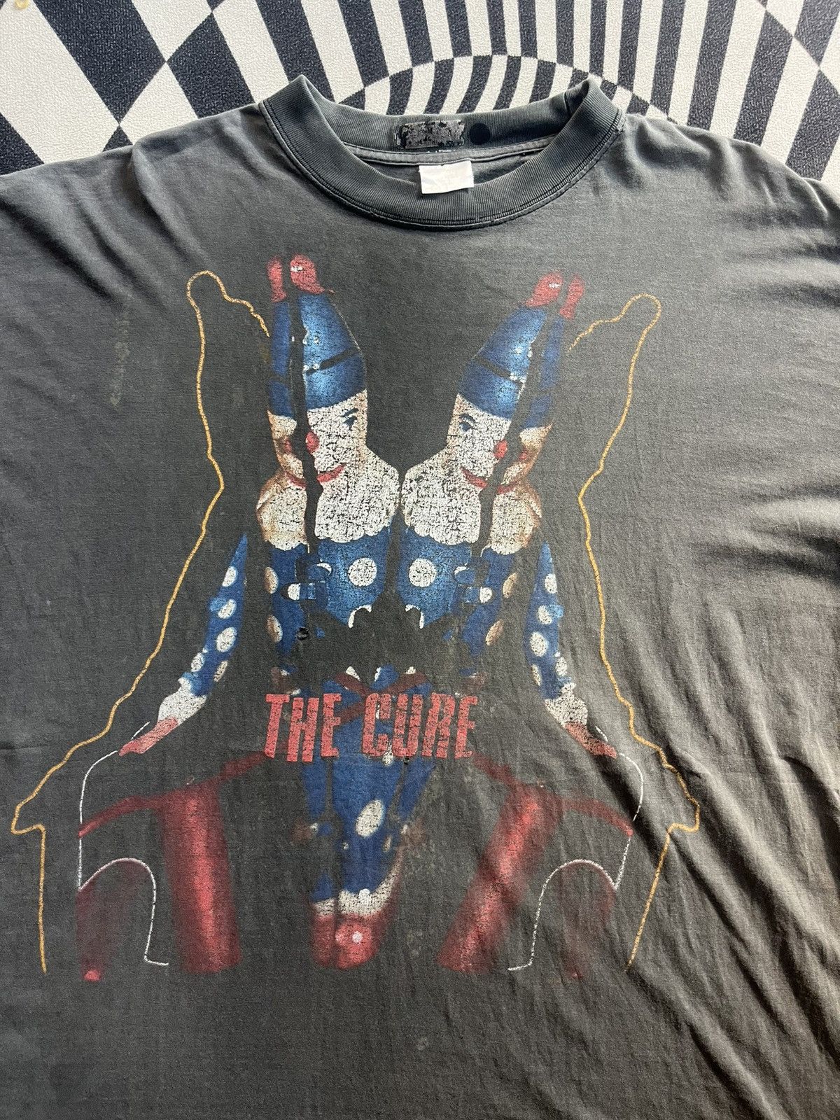 Band Tees Vintage THE CURE Swing Tour 1996’s ( Very Worn ) Tshirt Size US XL / EU 56 / 4 - 6 Thumbnail
