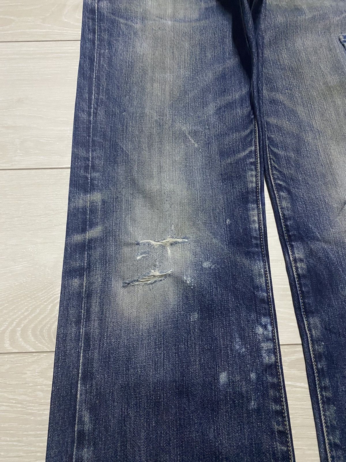 Uniqlo Vintage Uniqlo Mud Wash Distressed Loose Jeans Size US 31 - 7 Thumbnail