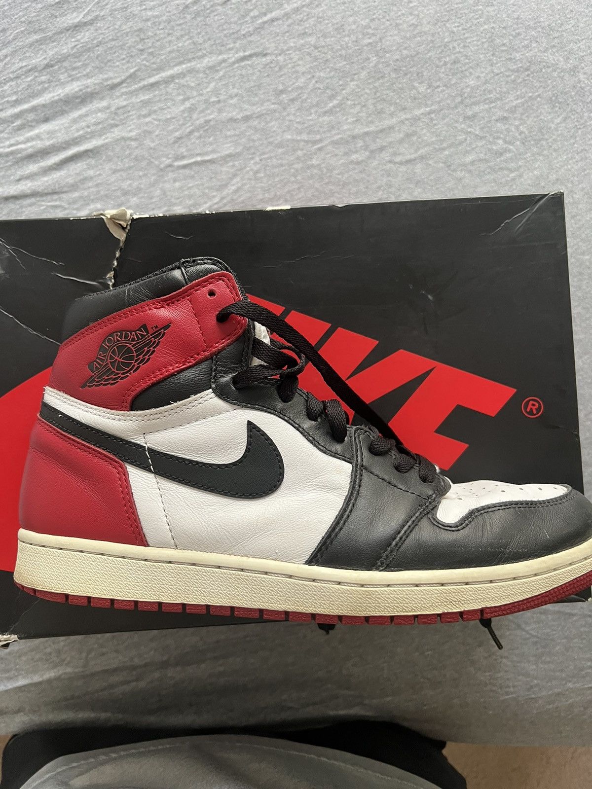 Jordan Brand × Nike Jordan 1 High Black Toe (2016) Size US 10.5 / EU 43-44 - 2 Thumbnail