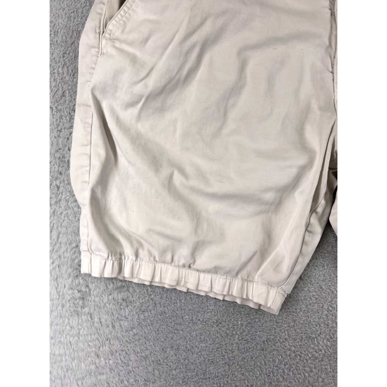 Tommy Bahama Tommy Bahama Shorts Men Flat Front Bermuda Casual Beach 40 Beige Logo Pockets Inseam 10 in Regular Fit Adults Mens Size US 40 / EU 56 - 5 Thumbnail
