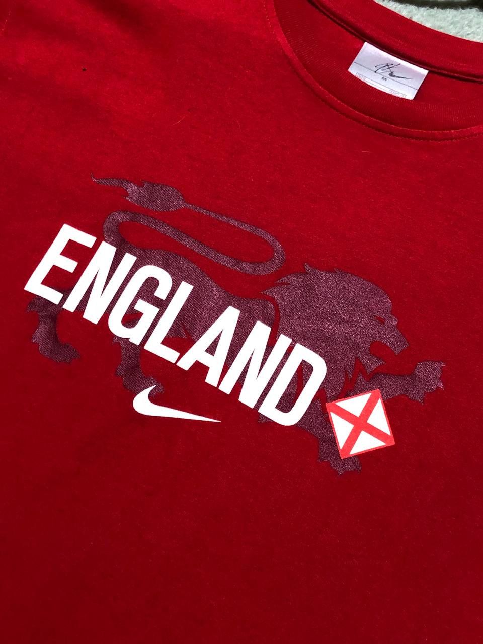 Nike Vintage big print ENGLAND T-Shirt red Nike size M Y2K Size US M / EU 48-50 / 2 - 5 Thumbnail