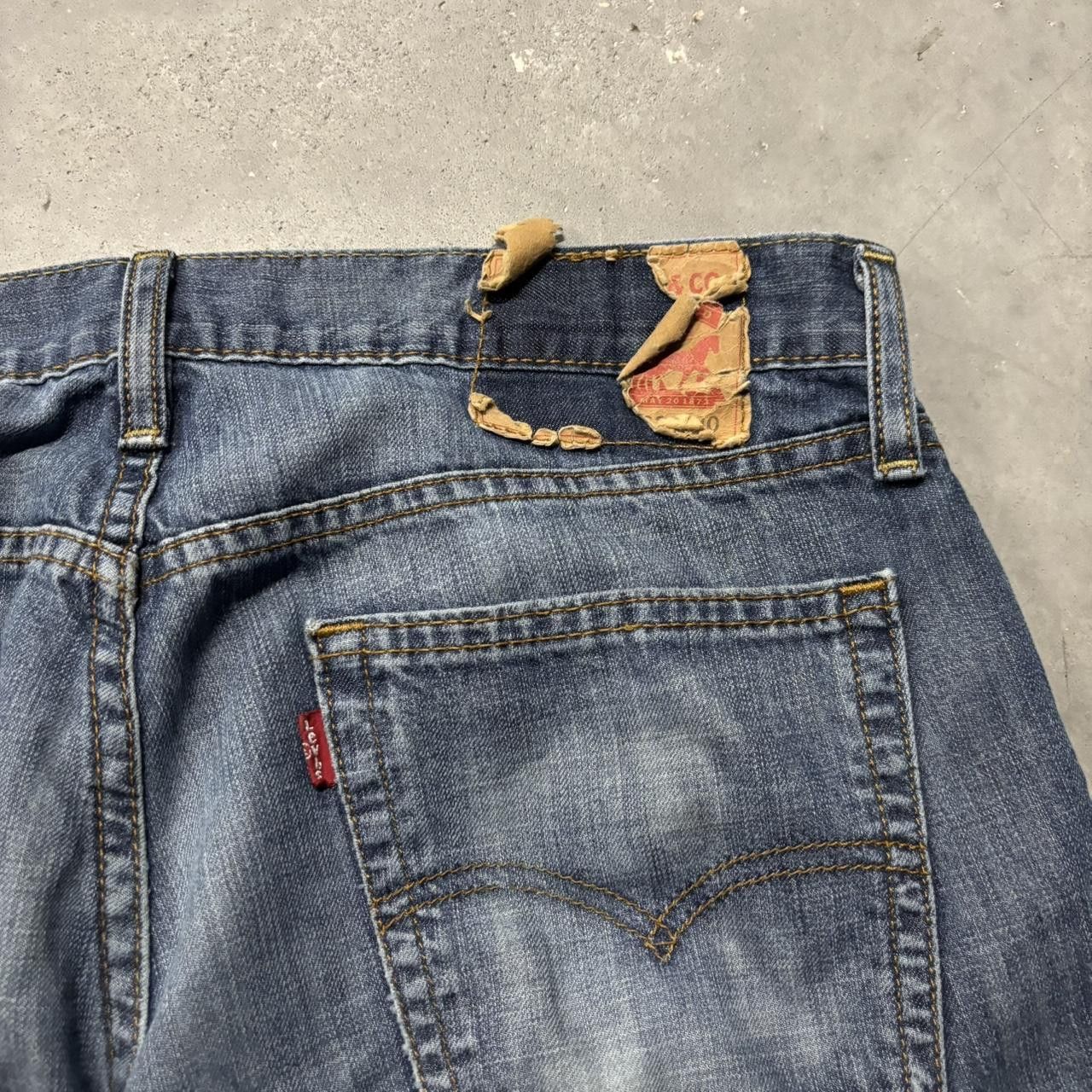 Levi's × Vintage Crazy Vintage Y2K/2000s Grunge Faded Dark Wash Levi’s Distressed Denim Jeans! Size US 32 / EU 48 - 7 Thumbnail