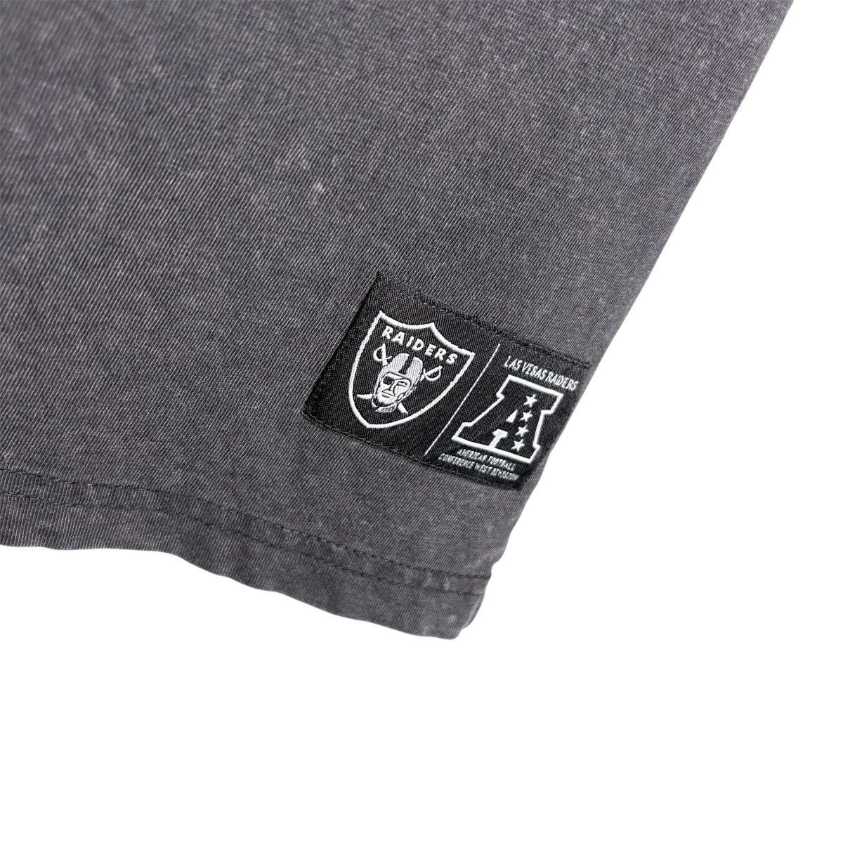NFL × Vintage Vintage 90s Raiders Las Vegas NFL Big Logo T-Shirt Size US XL / EU 56 / 4 - 5 Thumbnail