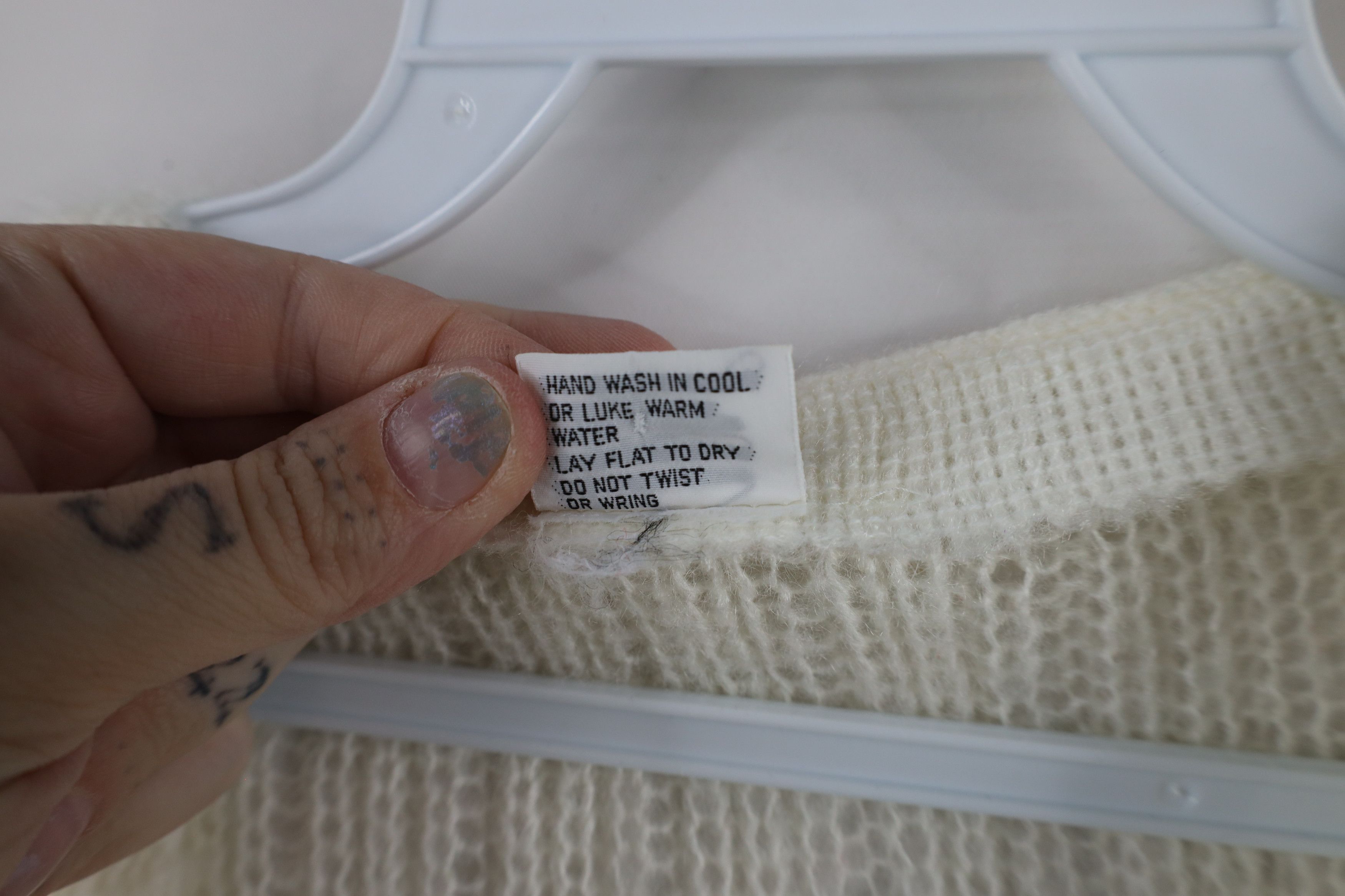 Vintage Vintage 70s Streetwear Tie Front Sweater Vest Cream Japan Size L / US 10 / IT 46 - 6 Thumbnail