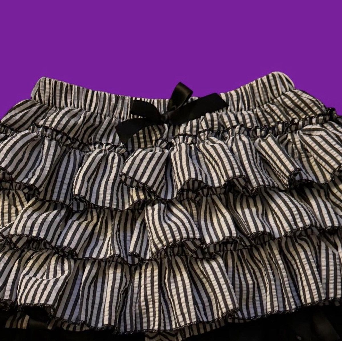 Dolls Kill Black/White Striped Bloomer Shorts Size 27" / US 4 / IT 40 - 2 Thumbnail
