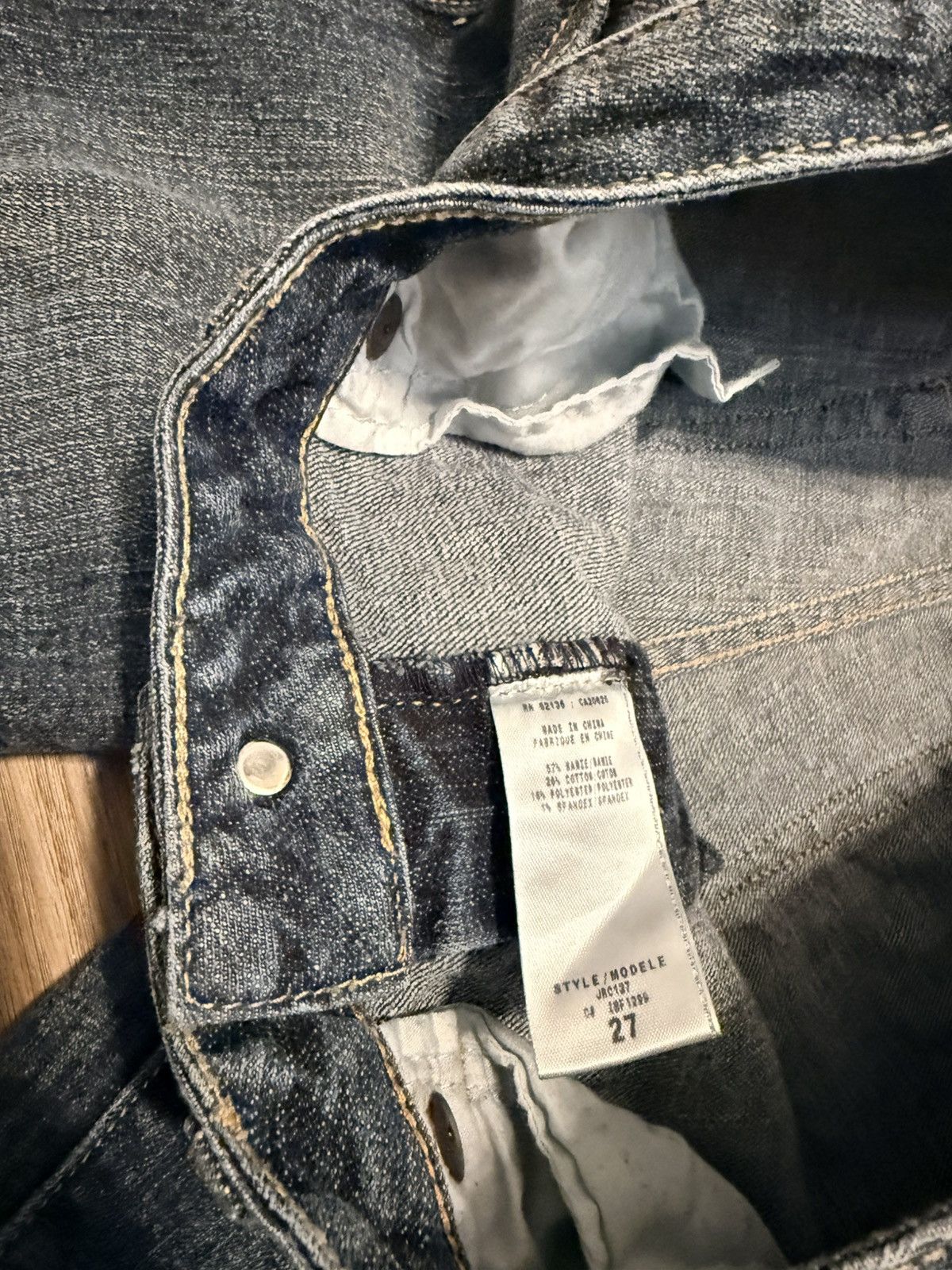 Guess Y2K dark-washed low-rise bootcut Guess denim Size 27" / US 4 / IT 40 - 6 Thumbnail