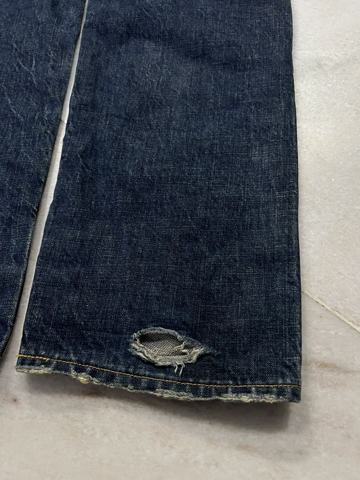 Levi's × Levi's Vintage Clothing VINTAGE 90’s STYLE LEVIS 501 BUTTON FLY DISTRESS JEANS Size US 31 - 14 Thumbnail