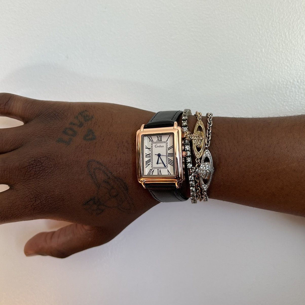 Vintage Vintage 90s vintage retro luxury style quartz leather watch Size ONE SIZE - 4 Thumbnail