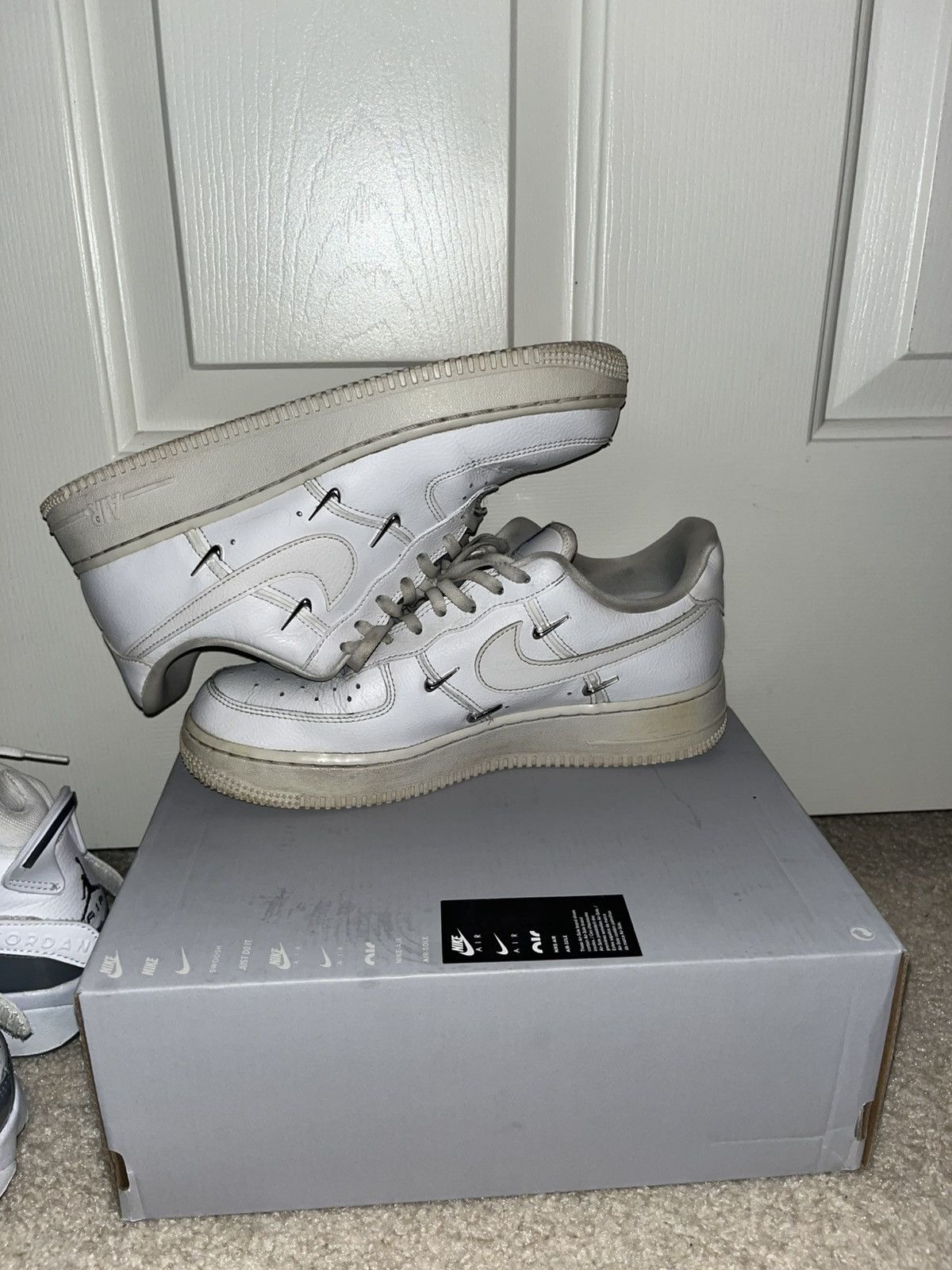 Nike WMNS AIR FORCE 1 '07 LX 'SISTERHOOD - WHITE METALLIC SILVER' Size US 8.5 / EU 41-42 - 2 Thumbnail