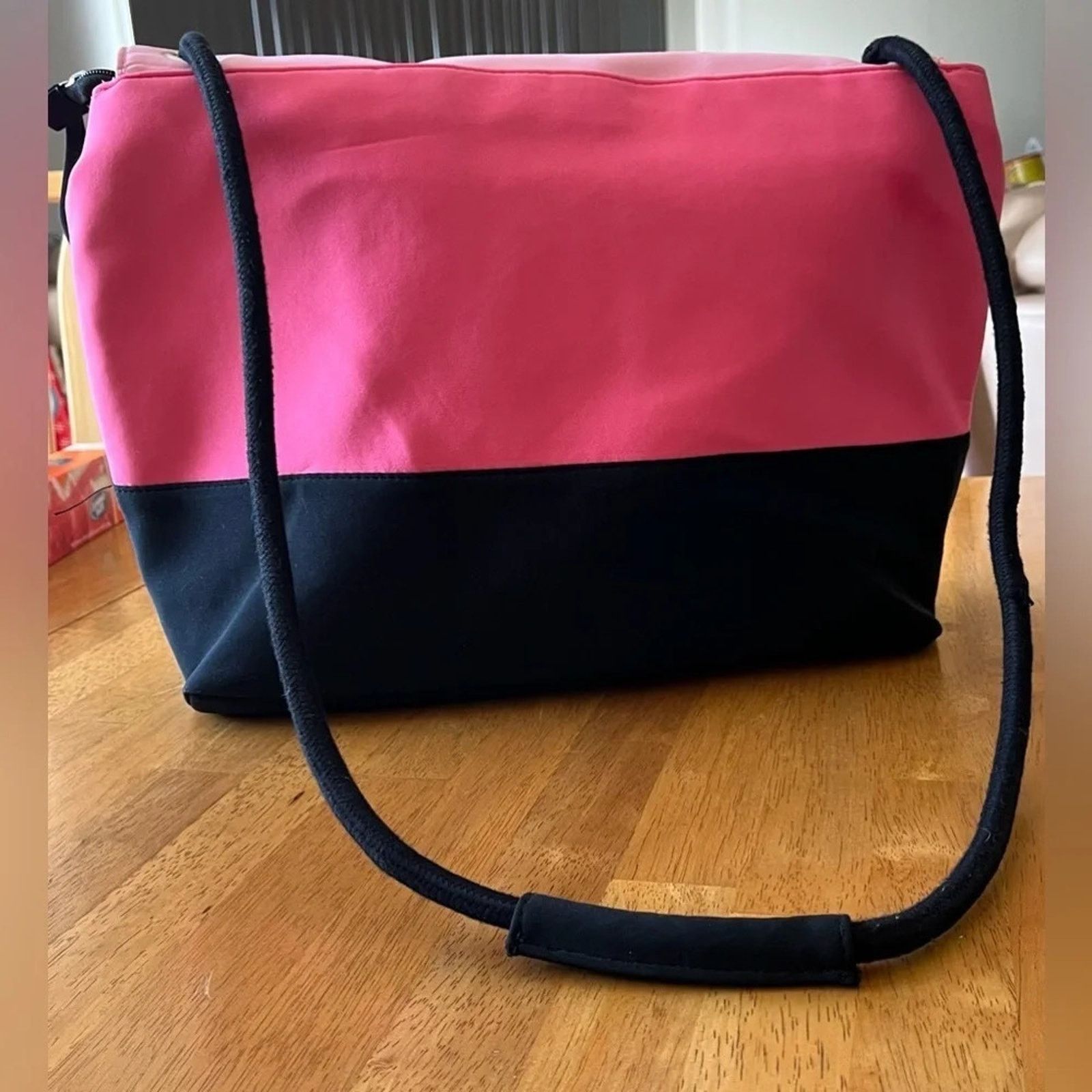 Victoria's Secret Victoria’s Secret insulated beach bag. Size US L / EU 52-54 / 3 - 1 Thumbnail