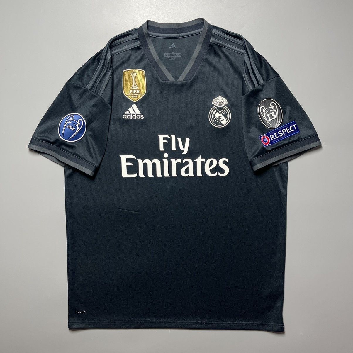 Vintage REAL MADRID ADIDAS 2018/2019 FOOTBALL AWAY JERSEY #8 KROOS Size US L / EU 52-54 / 3 - 2 Thumbnail