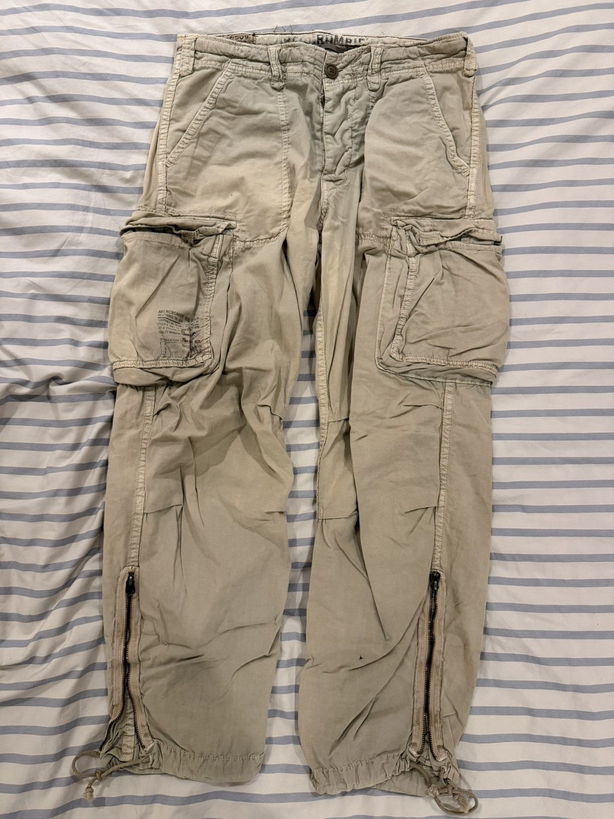 Abercrombie & Fitch Abercrombie & Fitch Pants Size US 32 / EU 48 - 1 Thumbnail